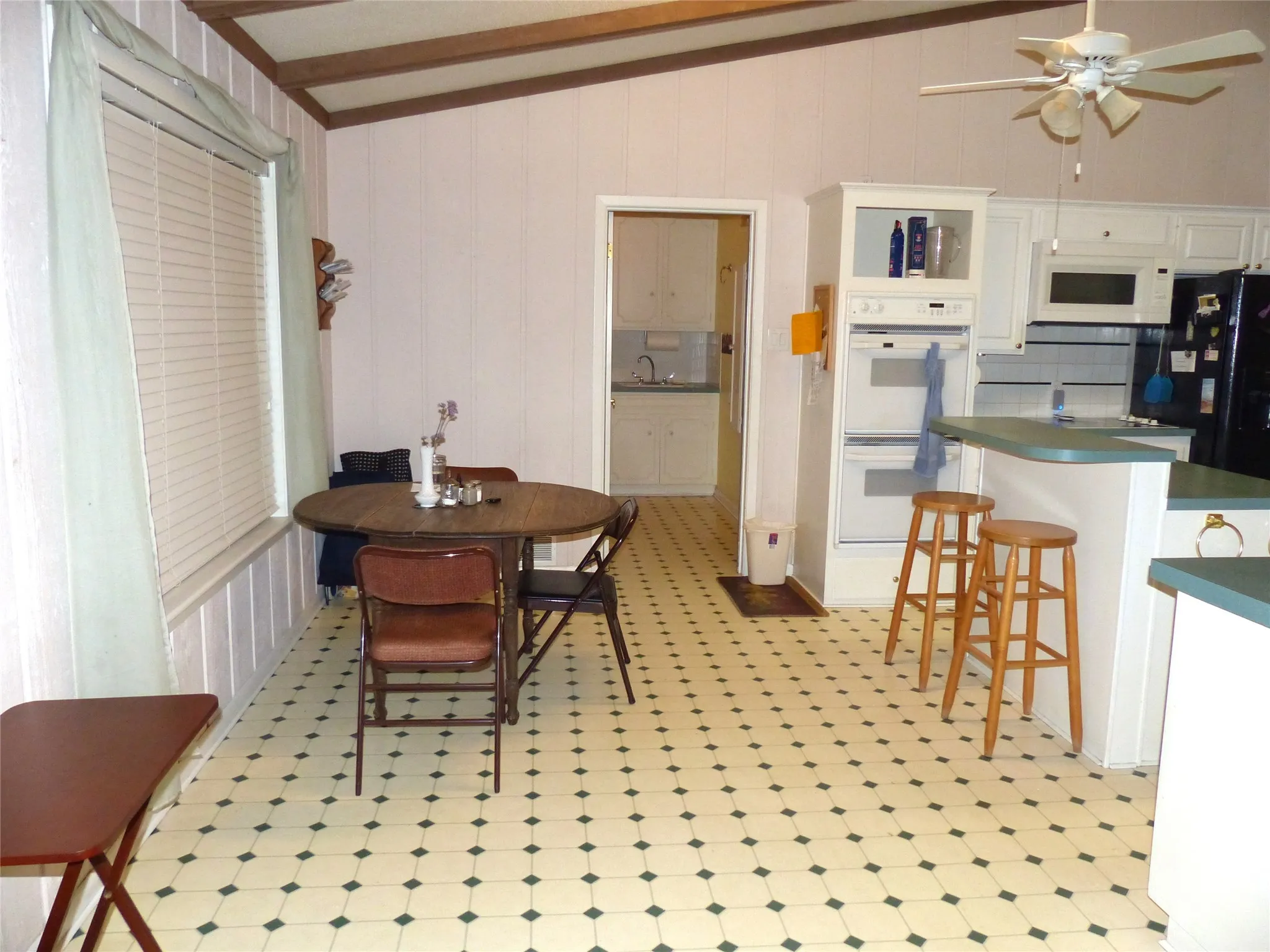 Single Family Residence For Sale in Mc Culloch County , 2105 Stanton, Brady, Texas 76825, 3 Bedrooms, 2 Bathrooms, 2 Garage spaces, 2,064 Sqft, built in 1975, Price $289,000, mls#21244608, Real Estate Agent in Brady, Homes For Sale in Mc Culloch county, Homes For Sale in Brady, Realtor in Brady Texas, Real Estate Brokerage Independent Realty Texas, Luminita Cordes Realtor
