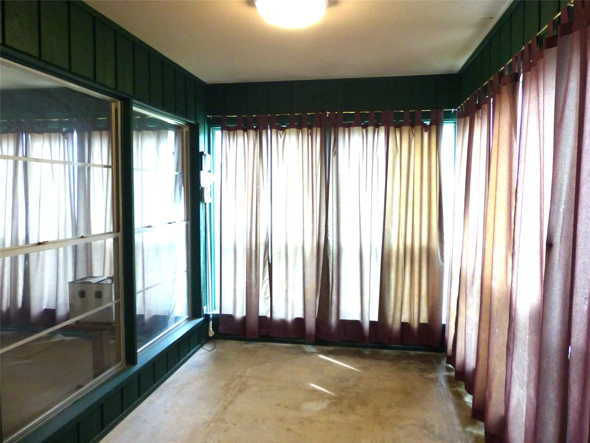 Single Family Residence For Sale in Mc Culloch County , 2105 Stanton, Brady, Texas 76825, 3 Bedrooms, 2 Bathrooms, 2 Garage spaces, 2,064 Sqft, built in 1975, Price $289,000, mls#21244608, Real Estate Agent in Brady, Homes For Sale in Mc Culloch county, Homes For Sale in Brady, Realtor in Brady Texas, Real Estate Brokerage Independent Realty Texas, Luminita Cordes Realtor