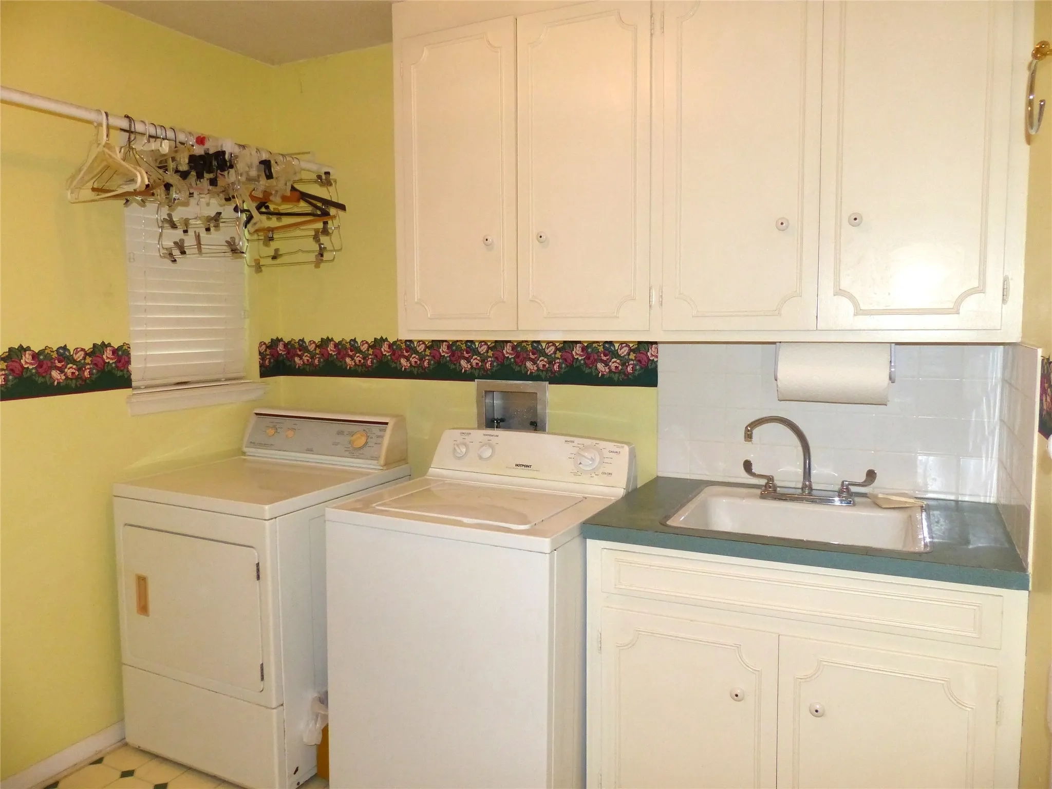 Single Family Residence For Sale in Mc Culloch County , 2105 Stanton, Brady, Texas 76825, 3 Bedrooms, 2 Bathrooms, 2 Garage spaces, 2,064 Sqft, built in 1975, Price $289,000, mls#21244608, Real Estate Agent in Brady, Homes For Sale in Mc Culloch county, Homes For Sale in Brady, Realtor in Brady Texas, Real Estate Brokerage Independent Realty Texas, Luminita Cordes Realtor