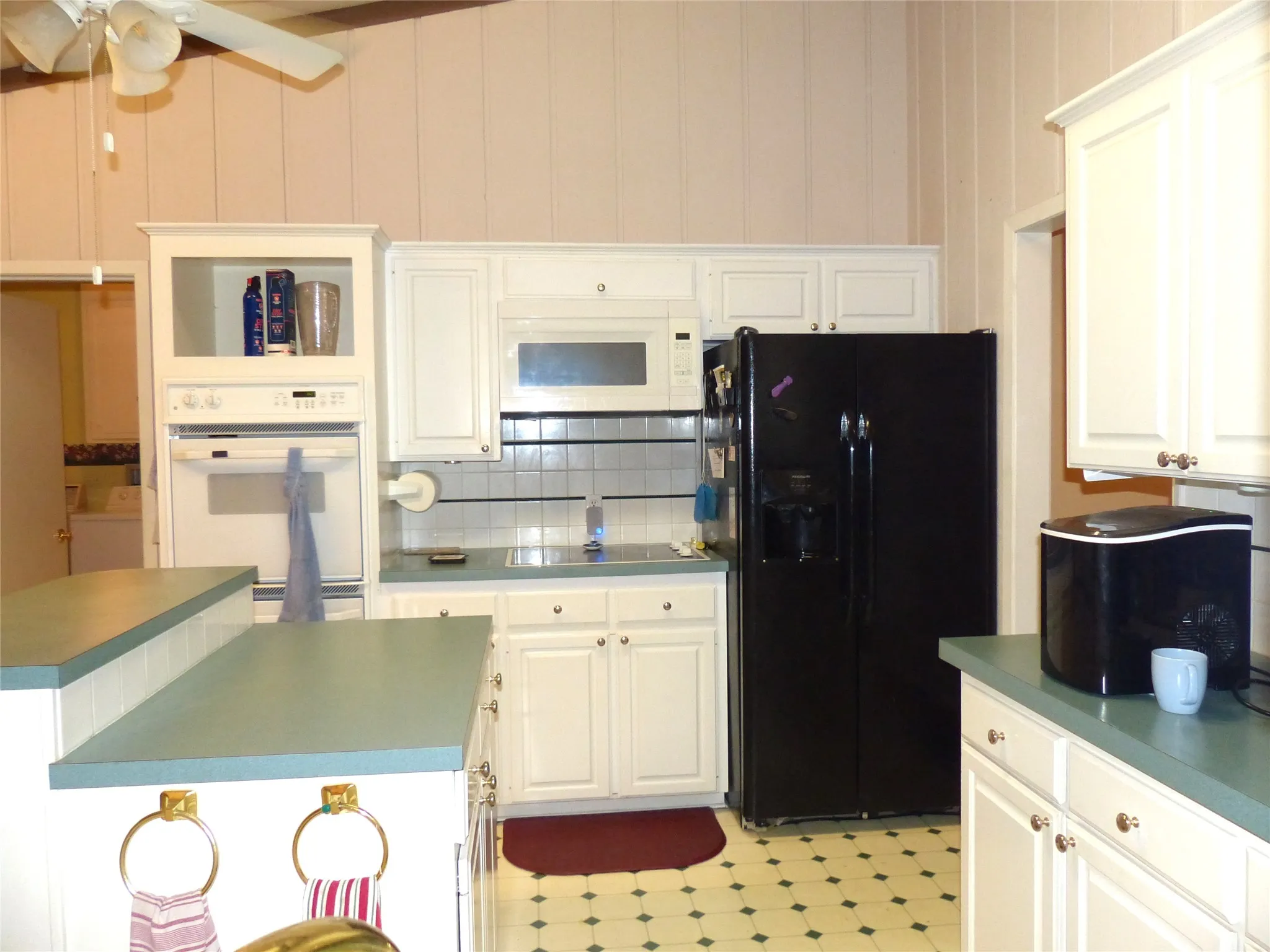 Single Family Residence For Sale in Mc Culloch County , 2105 Stanton, Brady, Texas 76825, 3 Bedrooms, 2 Bathrooms, 2 Garage spaces, 2,064 Sqft, built in 1975, Price $289,000, mls#21244608, Real Estate Agent in Brady, Homes For Sale in Mc Culloch county, Homes For Sale in Brady, Realtor in Brady Texas, Real Estate Brokerage Independent Realty Texas, Luminita Cordes Realtor