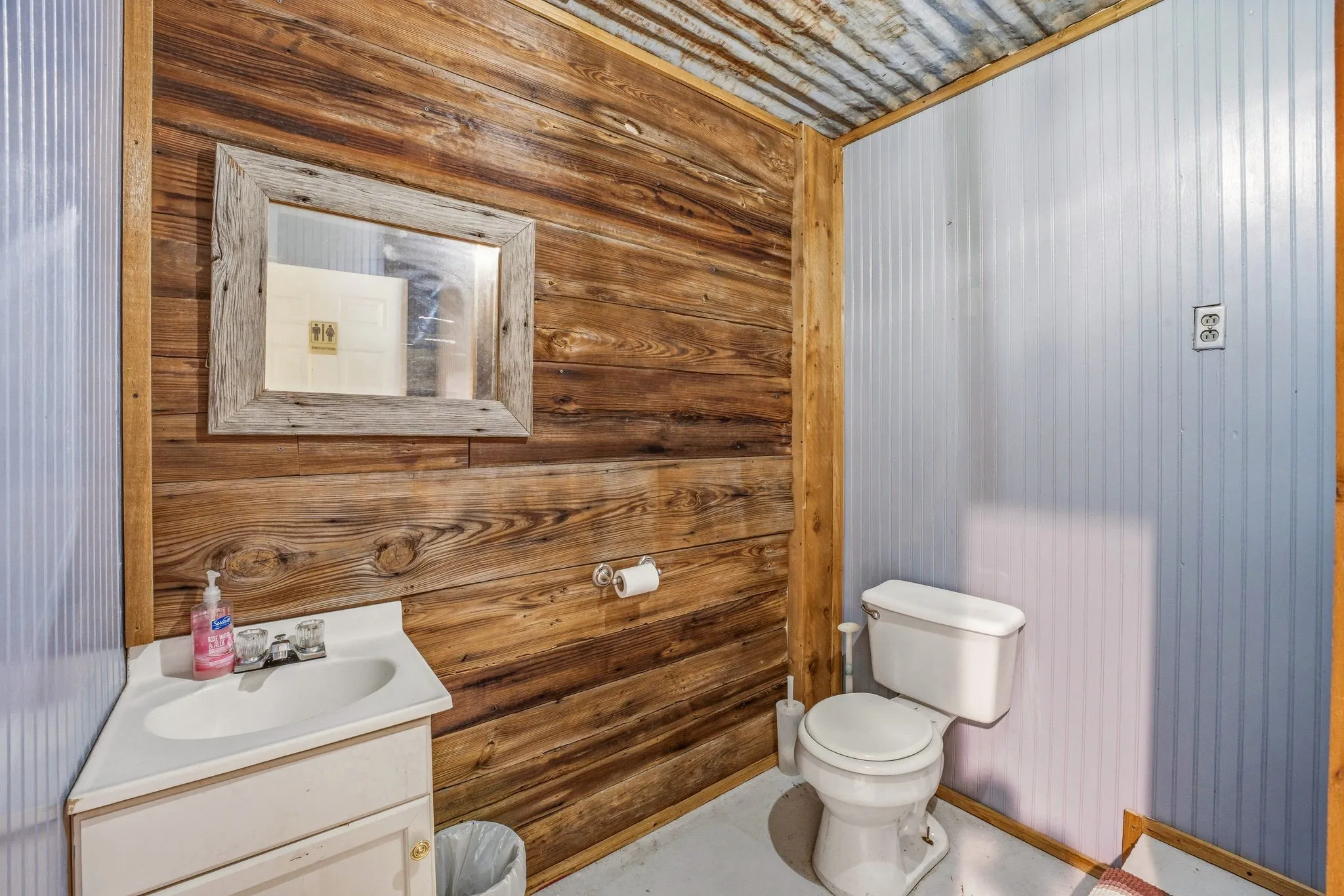 Mobile Home For Sale in Young County , 1262 Rosser Ranch Road, Graham, Texas 76450, 3 Bedroom, 2 Bathroom, Garage spaces, 1,792 Sqft, built in 2015, Preowned, mls#21243545, Real Estate Agent in Graham, Homes For Sale in Young county, Homes For Sale in Graham, Realtor in Graham Texas, Real Estate Brokerage Independent Realty Texas, Luminita Cordes Realtor