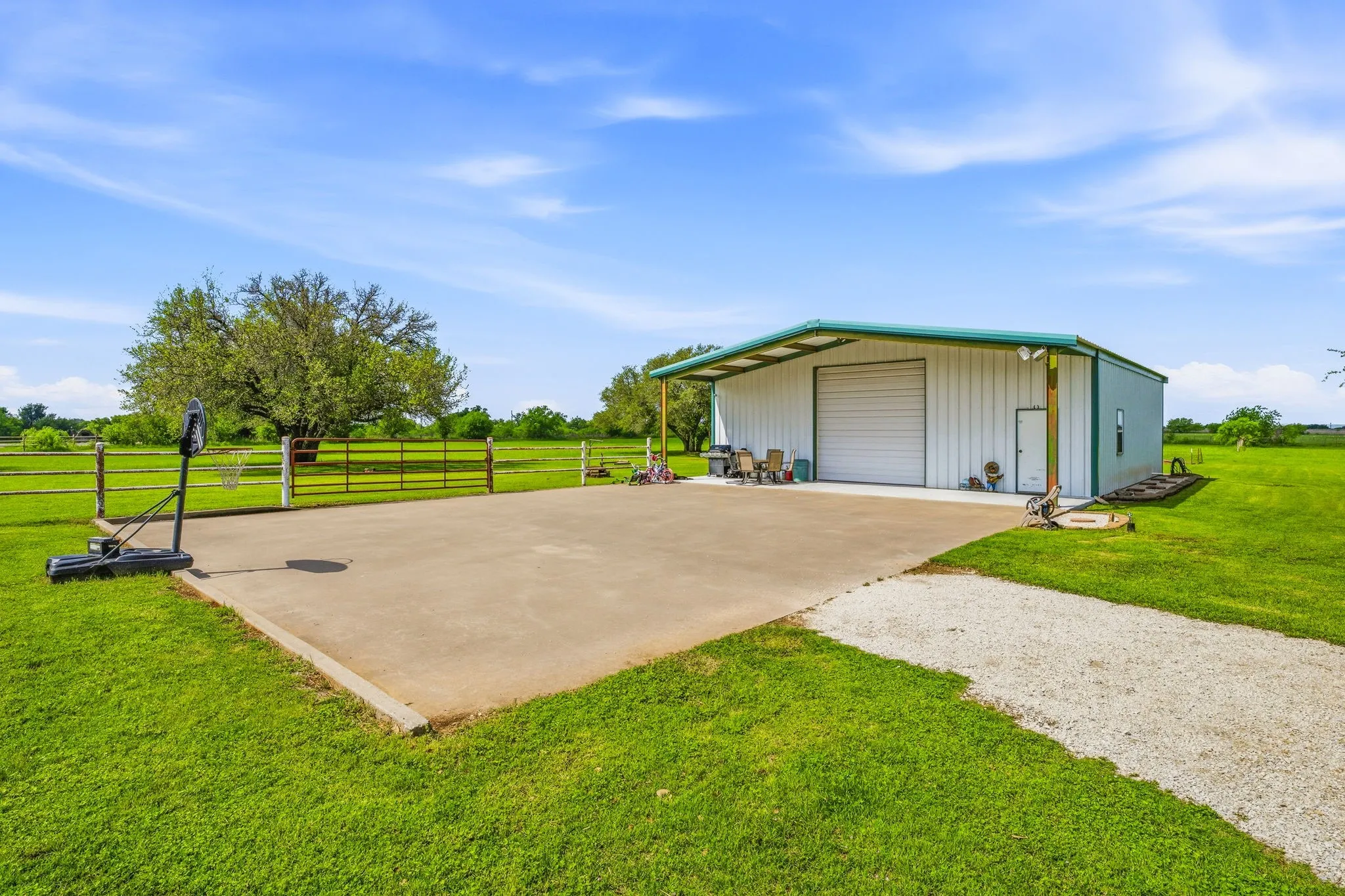 Mobile Home For Sale in Young County , 1262 Rosser Ranch Road, Graham, Texas 76450, 3 Bedroom, 2 Bathroom, Garage spaces, 1,792 Sqft, built in 2015, Preowned, mls#21243545, Real Estate Agent in Graham, Homes For Sale in Young county, Homes For Sale in Graham, Realtor in Graham Texas, Real Estate Brokerage Independent Realty Texas, Luminita Cordes Realtor