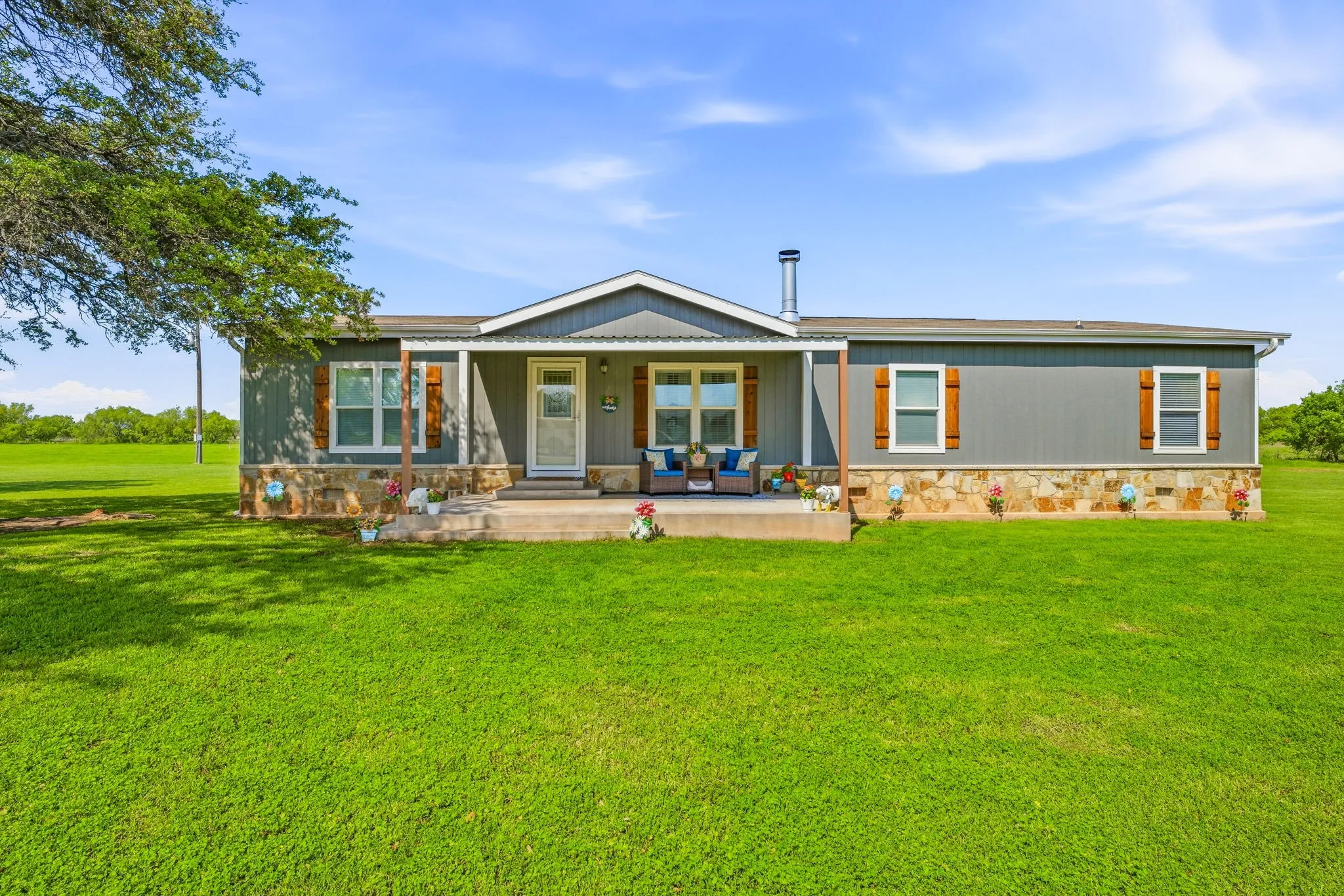 Mobile Home For Sale in Young County , 1262 Rosser Ranch Road, Graham, Texas 76450, 3 Bedroom, 2 Bathroom, Garage spaces, 1,792 Sqft, built in 2015, Preowned, mls#21243545, Real Estate Agent in Graham, Homes For Sale in Young county, Homes For Sale in Graham, Realtor in Graham Texas, Real Estate Brokerage Independent Realty Texas, Luminita Cordes Realtor