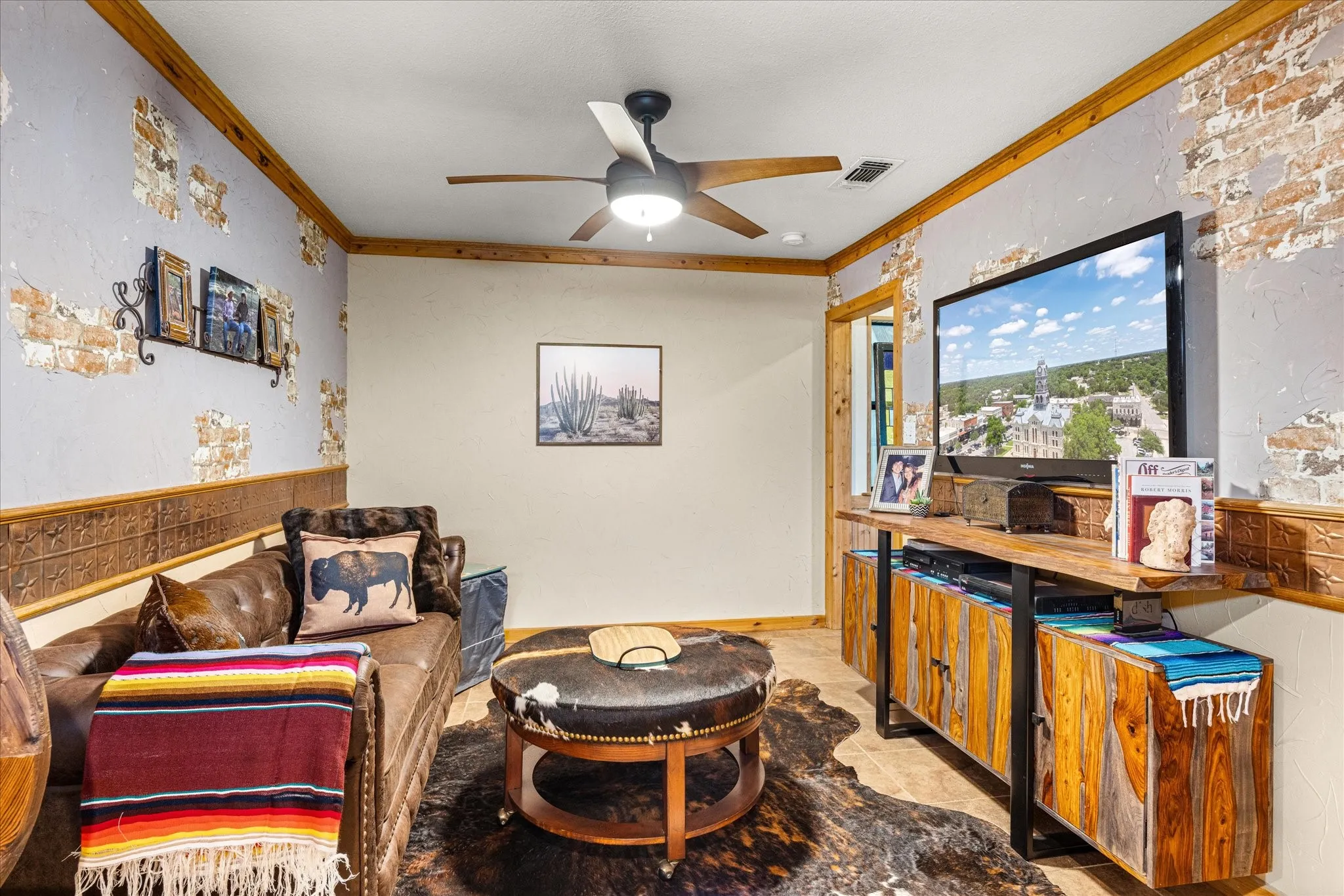 Farm For Sale in Erath County , 31577 N US Highway 281, Lipan, Texas 76462, 3 Bedroom, 2 Bathroom, Garage spaces, 2,078 Sqft, built in 1999, Preowned, mls#21244347, Real Estate Agent in Lipan, Homes For Sale in Erath county, Homes For Sale in Lipan, Realtor in Lipan Texas, Real Estate Brokerage Independent Realty Texas, Luminita Cordes Realtor