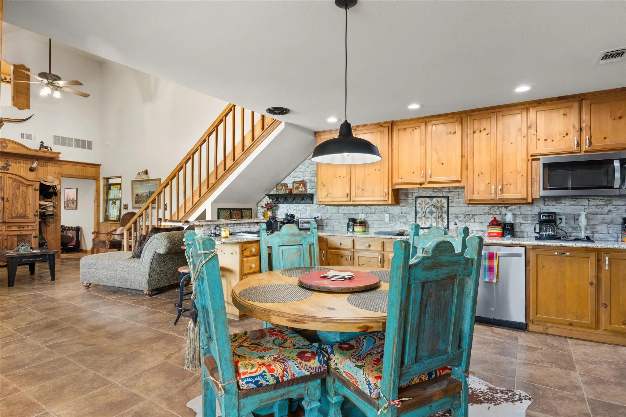 Farm For Sale in Erath County , 31577 N US Highway 281, Lipan, Texas 76462, 3 Bedroom, 2 Bathroom, Garage spaces, 2,078 Sqft, built in 1999, Preowned, mls#21244347, Real Estate Agent in Lipan, Homes For Sale in Erath county, Homes For Sale in Lipan, Realtor in Lipan Texas, Real Estate Brokerage Independent Realty Texas, Luminita Cordes Realtor