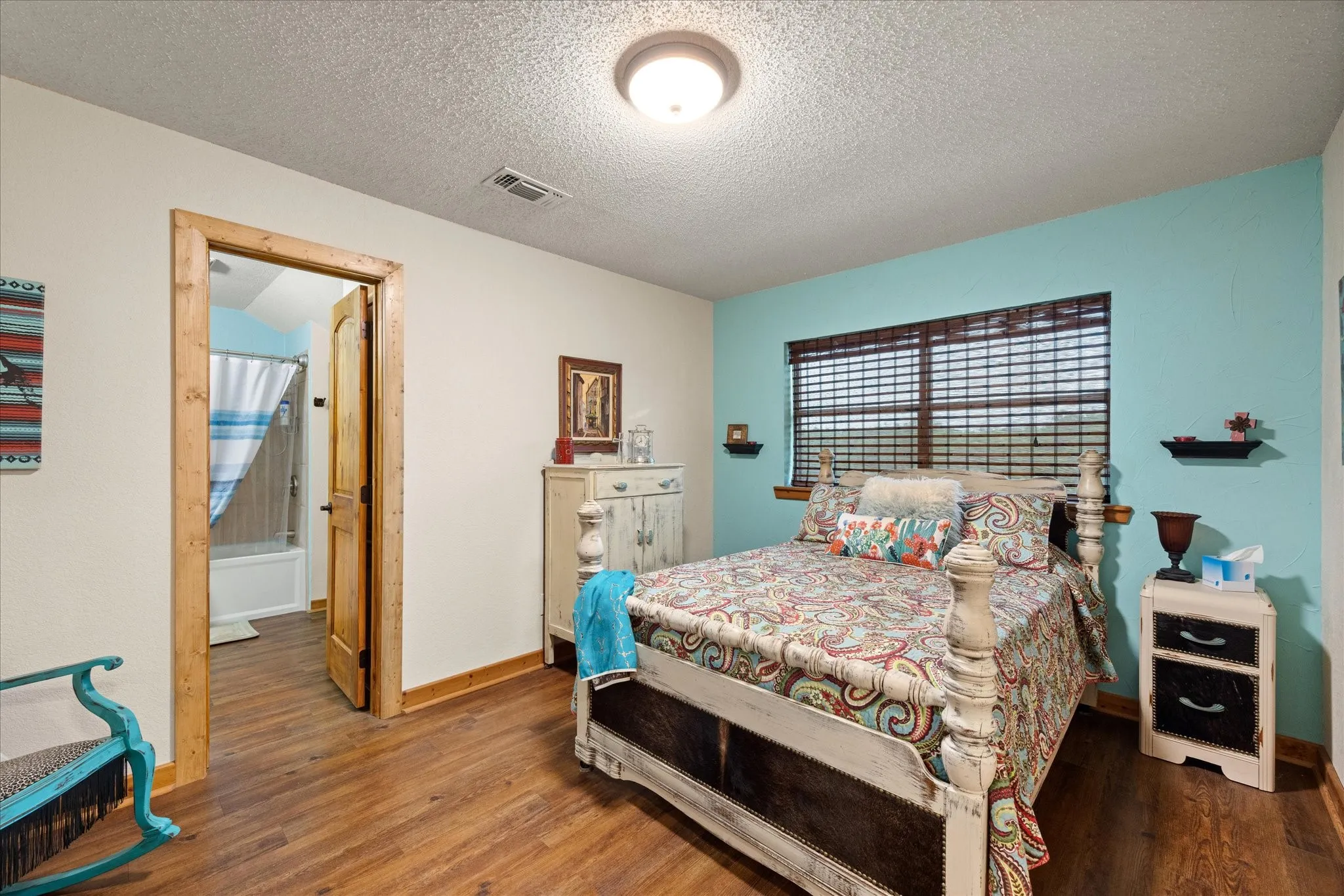 Farm For Sale in Erath County , 31577 N US Highway 281, Lipan, Texas 76462, 3 Bedroom, 2 Bathroom, Garage spaces, 2,078 Sqft, built in 1999, Preowned, mls#21244347, Real Estate Agent in Lipan, Homes For Sale in Erath county, Homes For Sale in Lipan, Realtor in Lipan Texas, Real Estate Brokerage Independent Realty Texas, Luminita Cordes Realtor