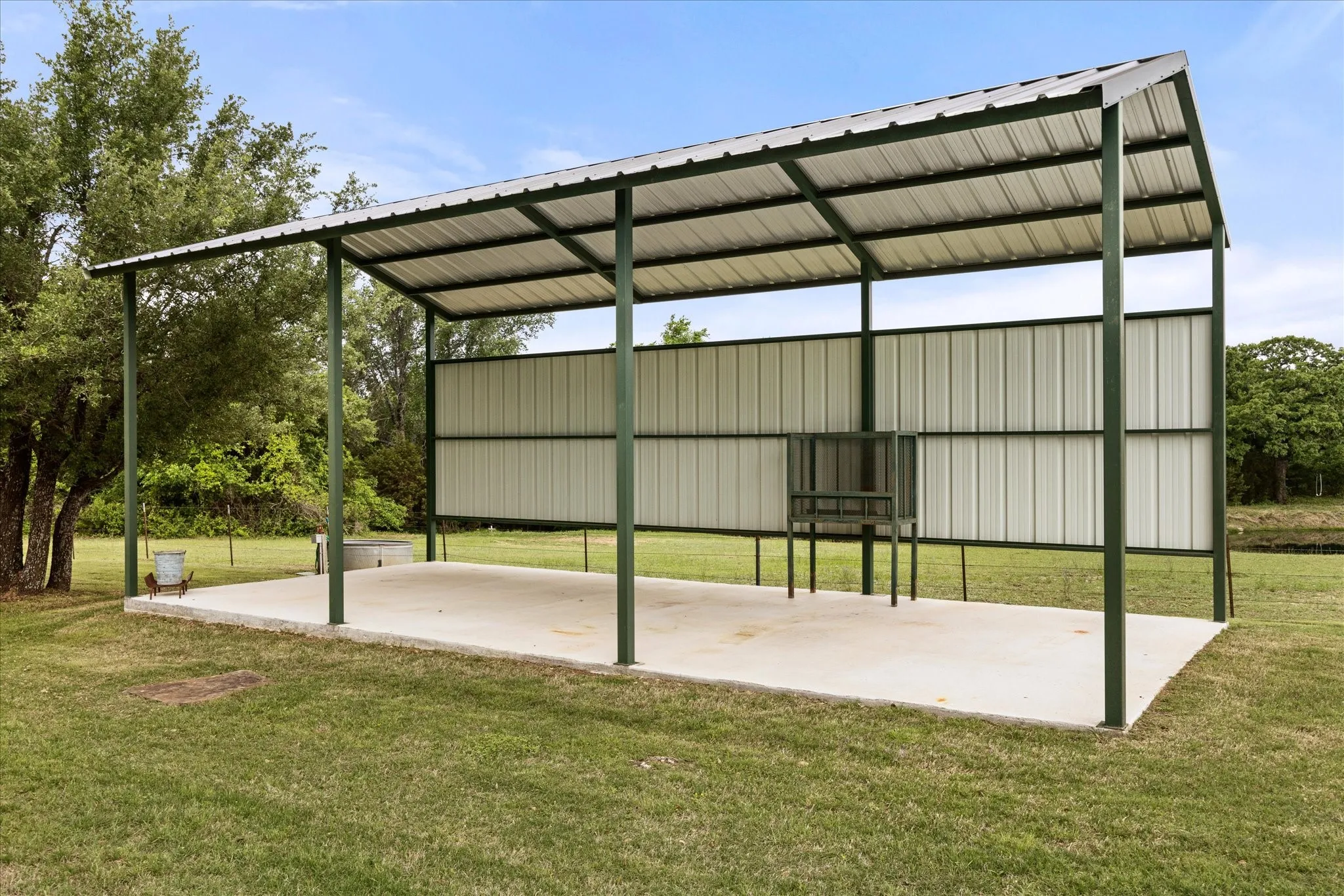 Farm For Sale in Erath County , 31577 N US Highway 281, Lipan, Texas 76462, 3 Bedroom, 2 Bathroom, Garage spaces, 2,078 Sqft, built in 1999, Preowned, mls#21244347, Real Estate Agent in Lipan, Homes For Sale in Erath county, Homes For Sale in Lipan, Realtor in Lipan Texas, Real Estate Brokerage Independent Realty Texas, Luminita Cordes Realtor