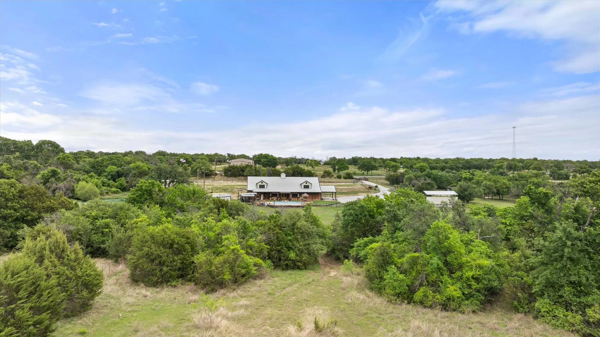 Farm For Sale in Erath County , 31577 N US Highway 281, Lipan, Texas 76462, 3 Bedroom, 2 Bathroom, Garage spaces, 2,078 Sqft, built in 1999, Preowned, mls#21244347, Real Estate Agent in Lipan, Homes For Sale in Erath county, Homes For Sale in Lipan, Realtor in Lipan Texas, Real Estate Brokerage Independent Realty Texas, Luminita Cordes Realtor