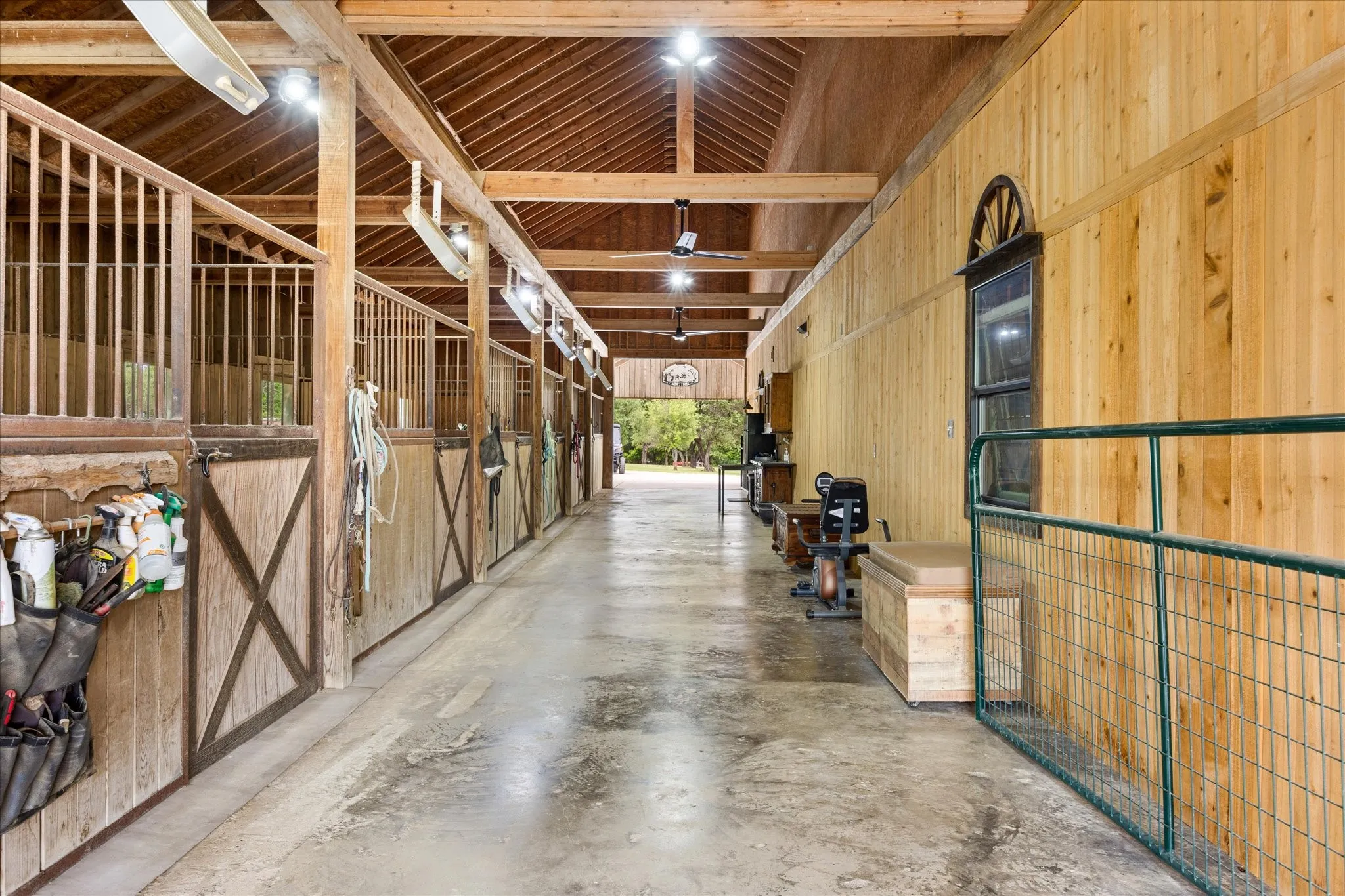 Farm For Sale in Erath County , 31577 N US Highway 281, Lipan, Texas 76462, 3 Bedroom, 2 Bathroom, Garage spaces, 2,078 Sqft, built in 1999, Preowned, mls#21244347, Real Estate Agent in Lipan, Homes For Sale in Erath county, Homes For Sale in Lipan, Realtor in Lipan Texas, Real Estate Brokerage Independent Realty Texas, Luminita Cordes Realtor