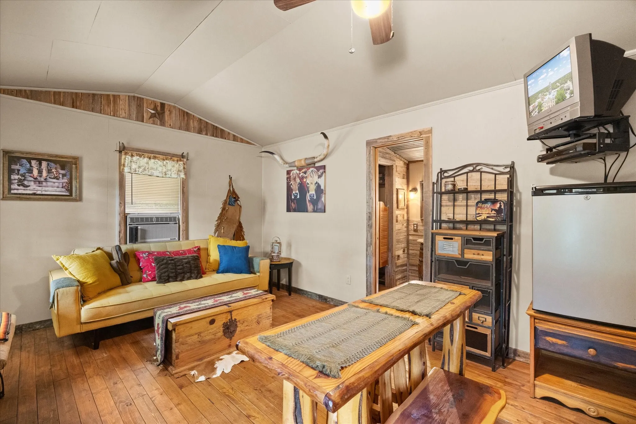 Farm For Sale in Erath County , 31577 N US Highway 281, Lipan, Texas 76462, 3 Bedroom, 2 Bathroom, Garage spaces, 2,078 Sqft, built in 1999, Preowned, mls#21244347, Real Estate Agent in Lipan, Homes For Sale in Erath county, Homes For Sale in Lipan, Realtor in Lipan Texas, Real Estate Brokerage Independent Realty Texas, Luminita Cordes Realtor
