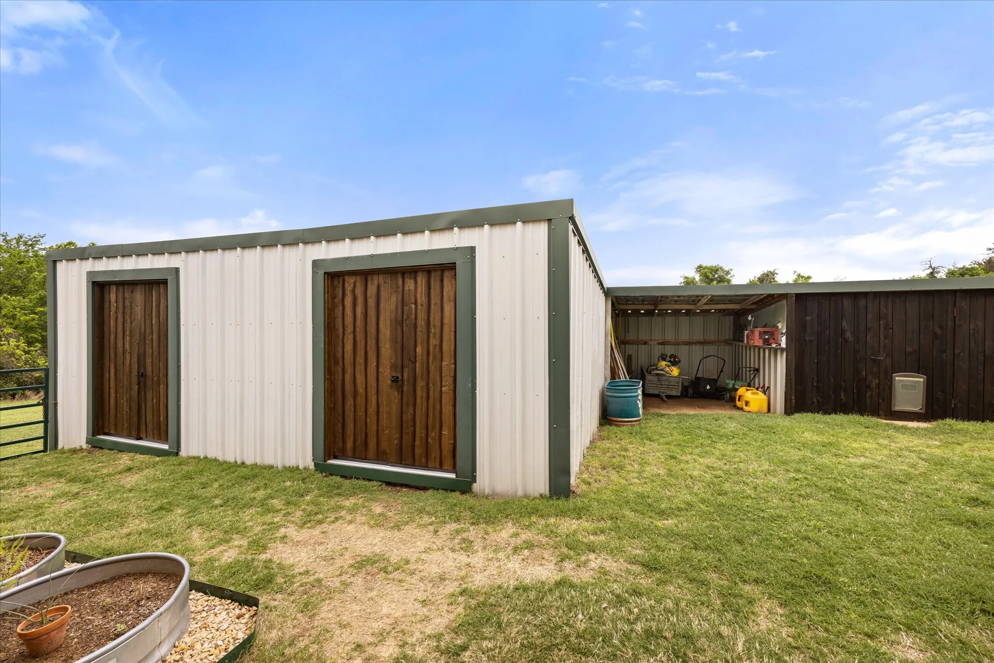 Farm For Sale in Erath County , 31577 N US Highway 281, Lipan, Texas 76462, 3 Bedroom, 2 Bathroom, Garage spaces, 2,078 Sqft, built in 1999, Preowned, mls#21244347, Real Estate Agent in Lipan, Homes For Sale in Erath county, Homes For Sale in Lipan, Realtor in Lipan Texas, Real Estate Brokerage Independent Realty Texas, Luminita Cordes Realtor