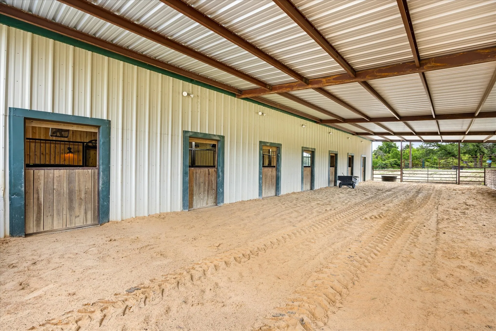 Farm For Sale in Erath County , 31577 N US Highway 281, Lipan, Texas 76462, 3 Bedroom, 2 Bathroom, Garage spaces, 2,078 Sqft, built in 1999, Preowned, mls#21244347, Real Estate Agent in Lipan, Homes For Sale in Erath county, Homes For Sale in Lipan, Realtor in Lipan Texas, Real Estate Brokerage Independent Realty Texas, Luminita Cordes Realtor