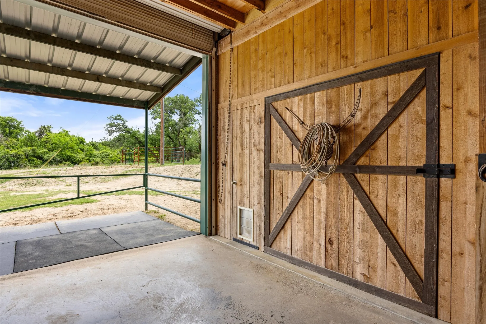 Farm For Sale in Erath County , 31577 N US Highway 281, Lipan, Texas 76462, 3 Bedroom, 2 Bathroom, Garage spaces, 2,078 Sqft, built in 1999, Preowned, mls#21244347, Real Estate Agent in Lipan, Homes For Sale in Erath county, Homes For Sale in Lipan, Realtor in Lipan Texas, Real Estate Brokerage Independent Realty Texas, Luminita Cordes Realtor