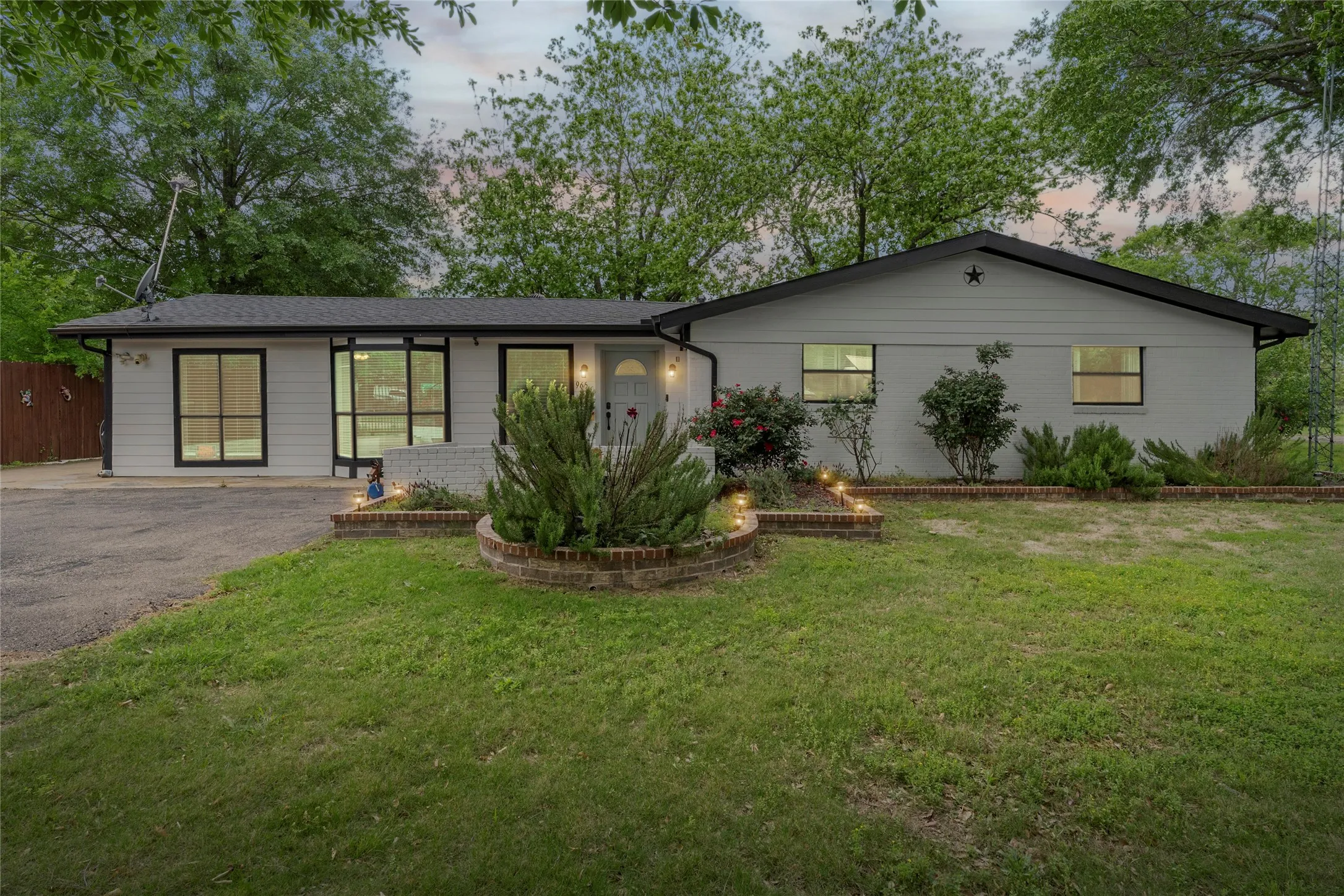 Single Family Residence For Sale in Hopkins County , 965 Farm Road 900 N, Saltillo, Texas 75478, 3 Bedroom, 3 Bathroom, Garage spaces, 1,798 Sqft, built in 1965, mls#21244485, Real Estate Agent in Saltillo, Homes For Sale in Hopkins county, Homes For Sale in Saltillo, Realtor in Saltillo Texas, Real Estate Brokerage Independent Realty Texas, Luminita Cordes Realtor