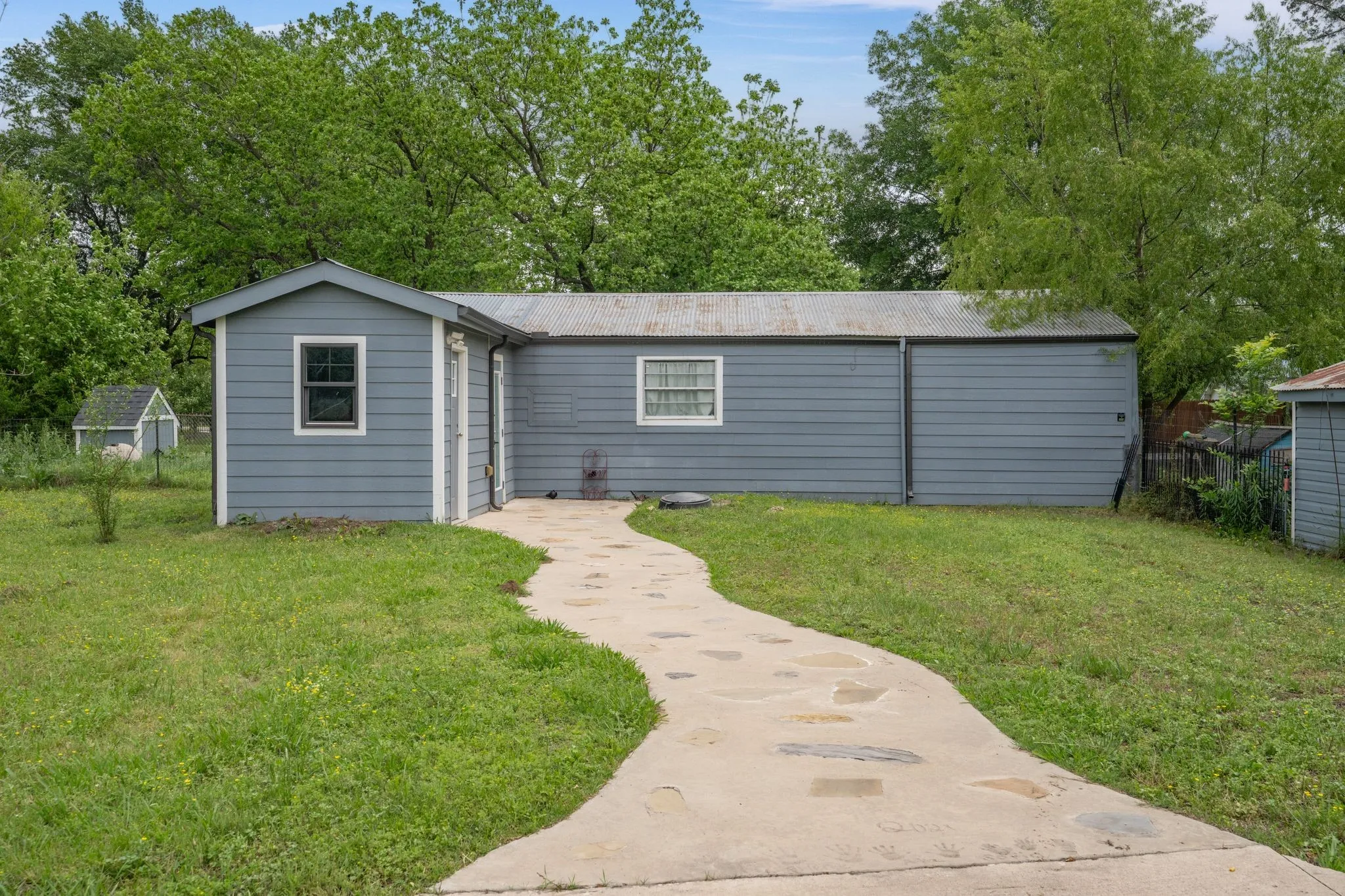 Single Family Residence For Sale in Hopkins County , 965 Farm Road 900 N, Saltillo, Texas 75478, 3 Bedroom, 3 Bathroom, Garage spaces, 1,798 Sqft, built in 1965, mls#21244485, Real Estate Agent in Saltillo, Homes For Sale in Hopkins county, Homes For Sale in Saltillo, Realtor in Saltillo Texas, Real Estate Brokerage Independent Realty Texas, Luminita Cordes Realtor