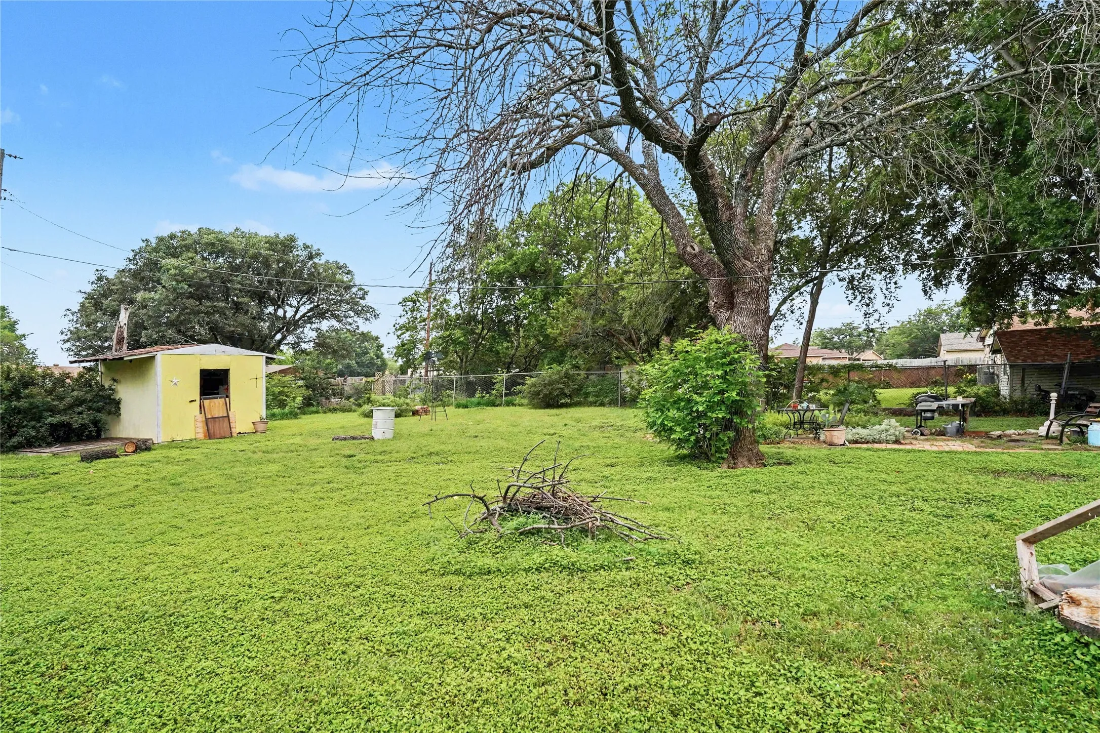 Single Family Residence For Sale in Tarrant County , 5700 Kennedy Street, Watauga, Texas 76148, 3 Bedroom, 1 Bathroom, Garage spaces, 1,320 Sqft, built in 1960, Preowned, mls#21244689, Real Estate Agent in Watauga, Homes For Sale in Tarrant county, Homes For Sale in Watauga, Realtor in Watauga Texas, Real Estate Brokerage Independent Realty Texas, Luminita Cordes Realtor