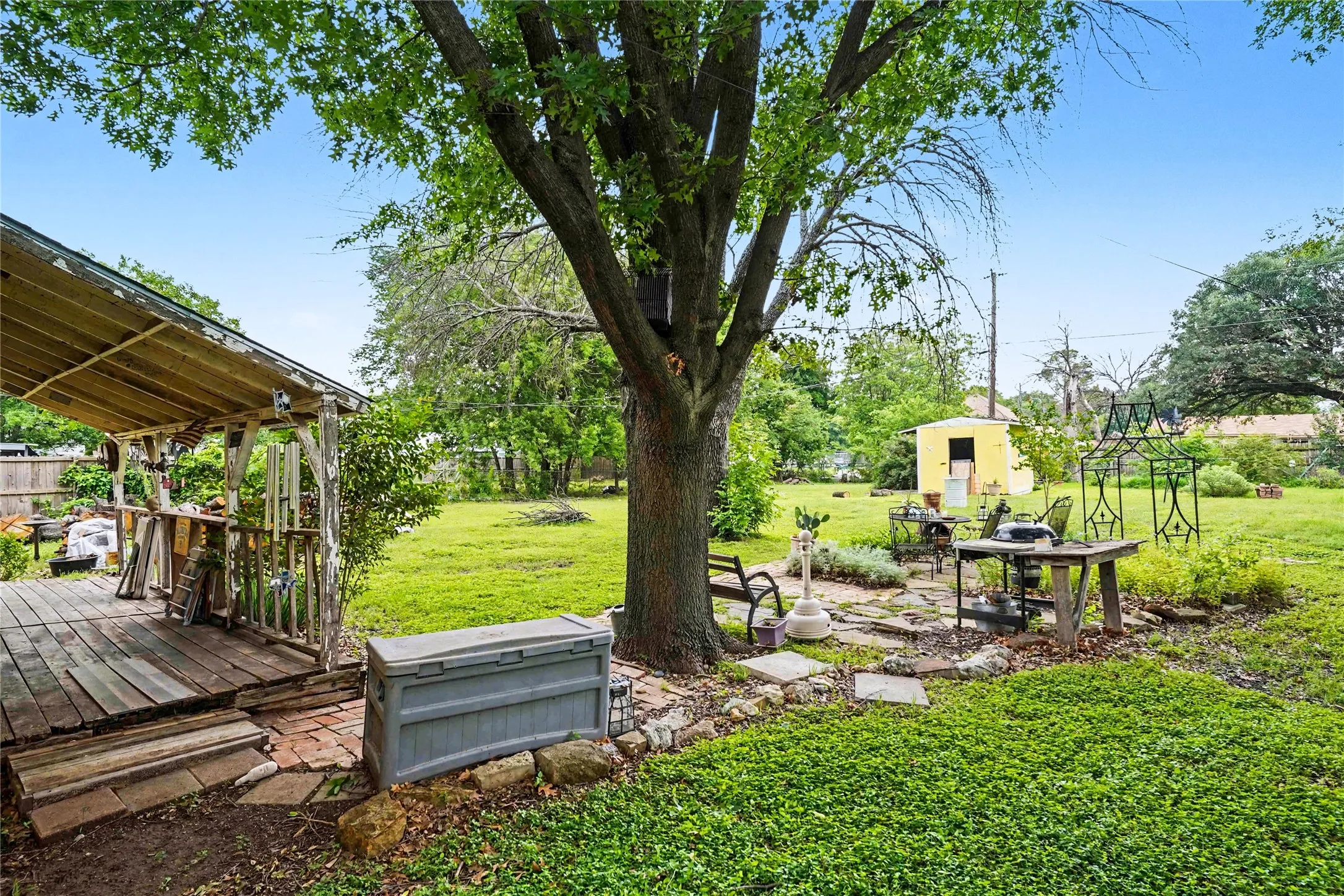 Single Family Residence For Sale in Tarrant County , 5700 Kennedy Street, Watauga, Texas 76148, 3 Bedroom, 1 Bathroom, Garage spaces, 1,320 Sqft, built in 1960, Preowned, mls#21244689, Real Estate Agent in Watauga, Homes For Sale in Tarrant county, Homes For Sale in Watauga, Realtor in Watauga Texas, Real Estate Brokerage Independent Realty Texas, Luminita Cordes Realtor