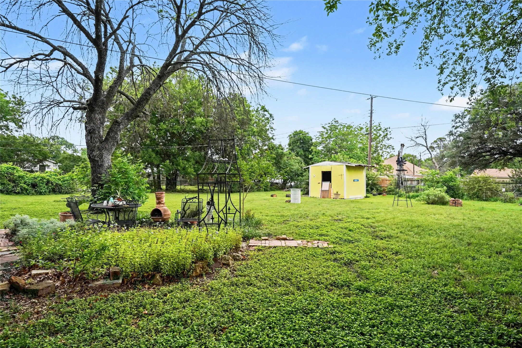 Single Family Residence For Sale in Tarrant County , 5700 Kennedy Street, Watauga, Texas 76148, 3 Bedroom, 1 Bathroom, Garage spaces, 1,320 Sqft, built in 1960, Preowned, mls#21244689, Real Estate Agent in Watauga, Homes For Sale in Tarrant county, Homes For Sale in Watauga, Realtor in Watauga Texas, Real Estate Brokerage Independent Realty Texas, Luminita Cordes Realtor