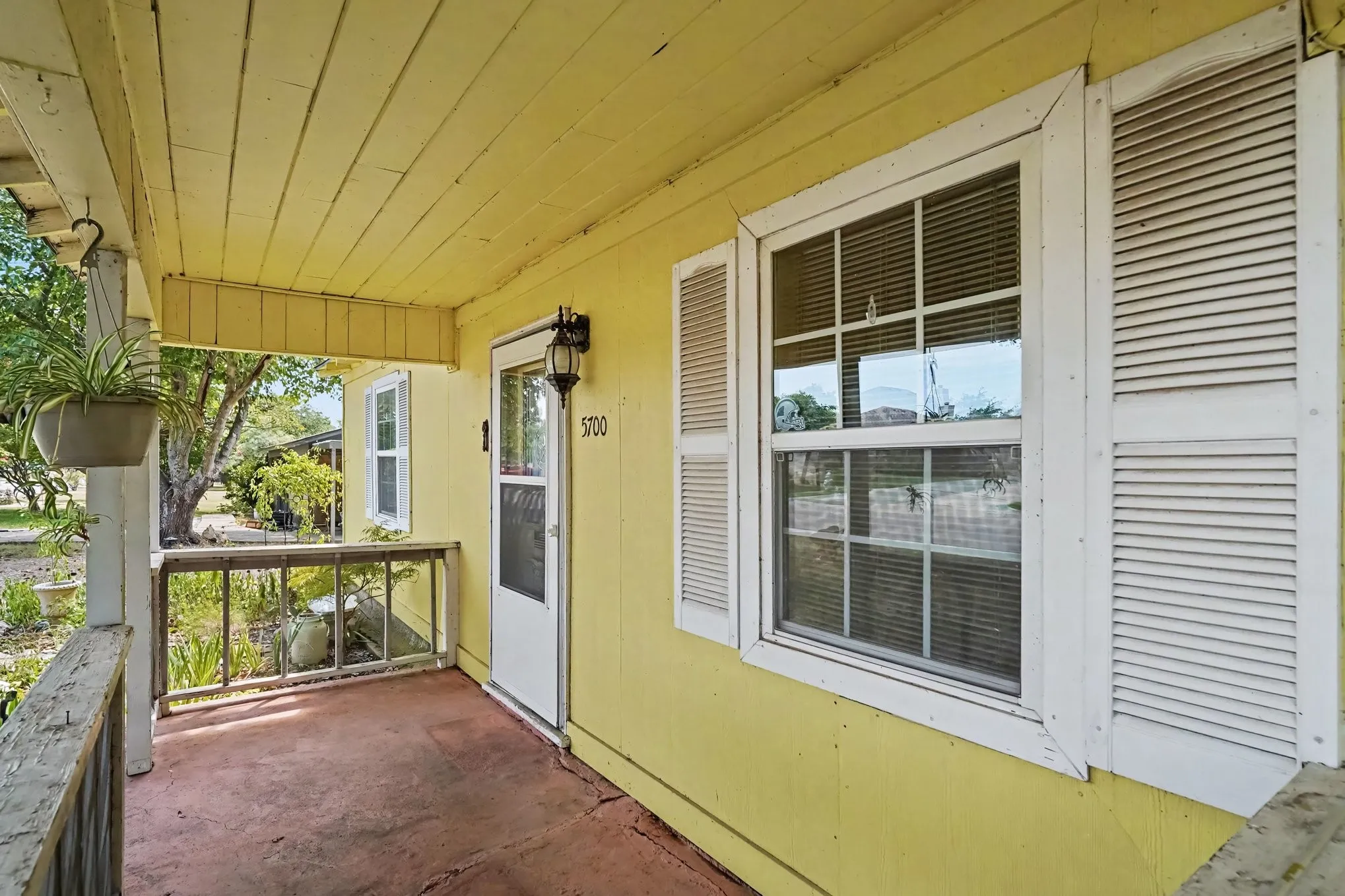 Single Family Residence For Sale in Tarrant County , 5700 Kennedy Street, Watauga, Texas 76148, 3 Bedroom, 1 Bathroom, Garage spaces, 1,320 Sqft, built in 1960, Preowned, mls#21244689, Real Estate Agent in Watauga, Homes For Sale in Tarrant county, Homes For Sale in Watauga, Realtor in Watauga Texas, Real Estate Brokerage Independent Realty Texas, Luminita Cordes Realtor