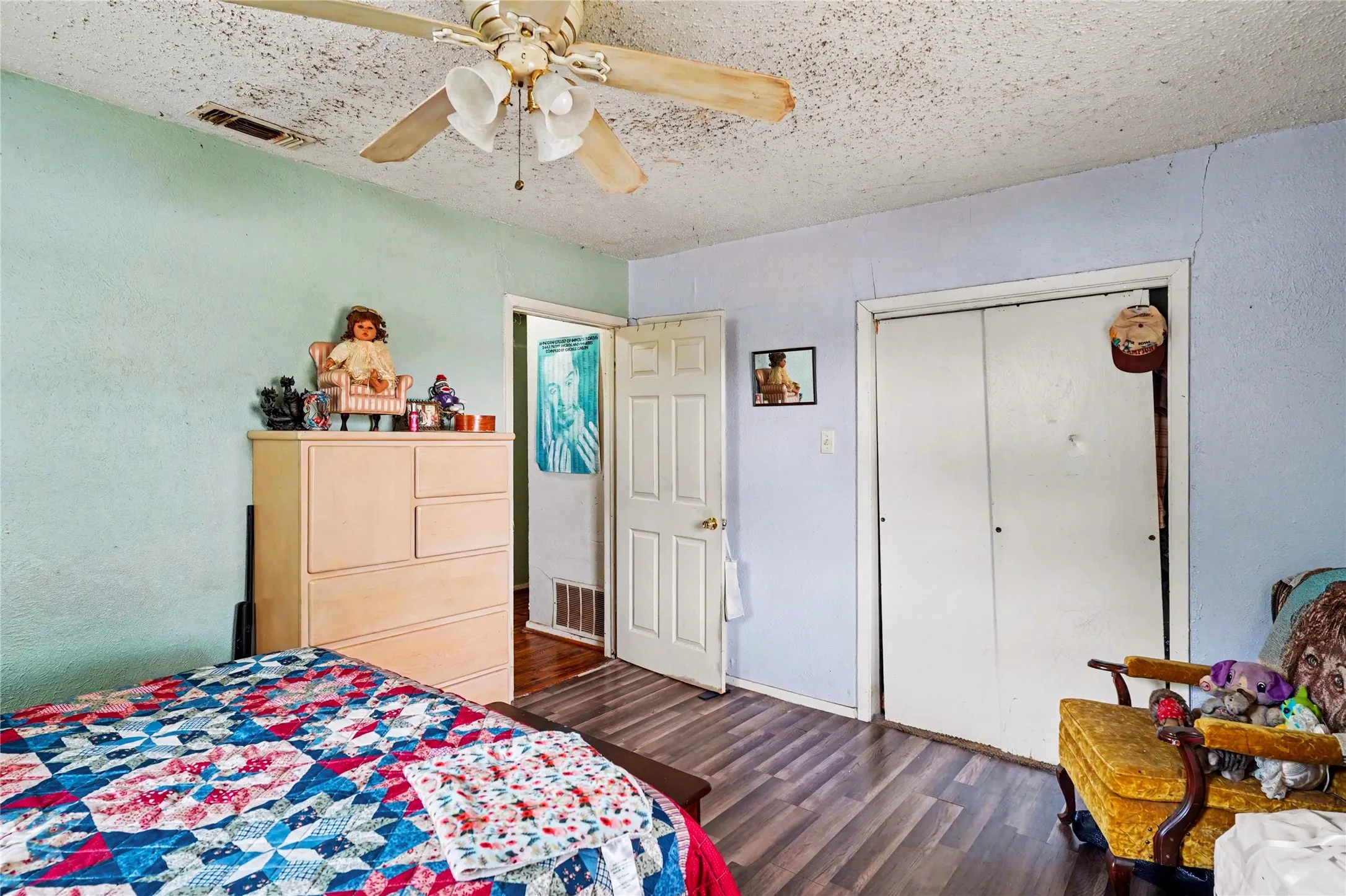 Single Family Residence For Sale in Tarrant County , 5700 Kennedy Street, Watauga, Texas 76148, 3 Bedroom, 1 Bathroom, Garage spaces, 1,320 Sqft, built in 1960, Preowned, mls#21244689, Real Estate Agent in Watauga, Homes For Sale in Tarrant county, Homes For Sale in Watauga, Realtor in Watauga Texas, Real Estate Brokerage Independent Realty Texas, Luminita Cordes Realtor