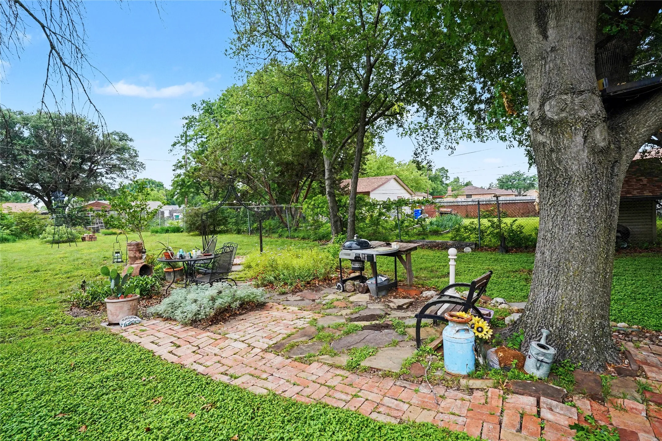 Single Family Residence For Sale in Tarrant County , 5700 Kennedy Street, Watauga, Texas 76148, 3 Bedroom, 1 Bathroom, Garage spaces, 1,320 Sqft, built in 1960, Preowned, mls#21244689, Real Estate Agent in Watauga, Homes For Sale in Tarrant county, Homes For Sale in Watauga, Realtor in Watauga Texas, Real Estate Brokerage Independent Realty Texas, Luminita Cordes Realtor