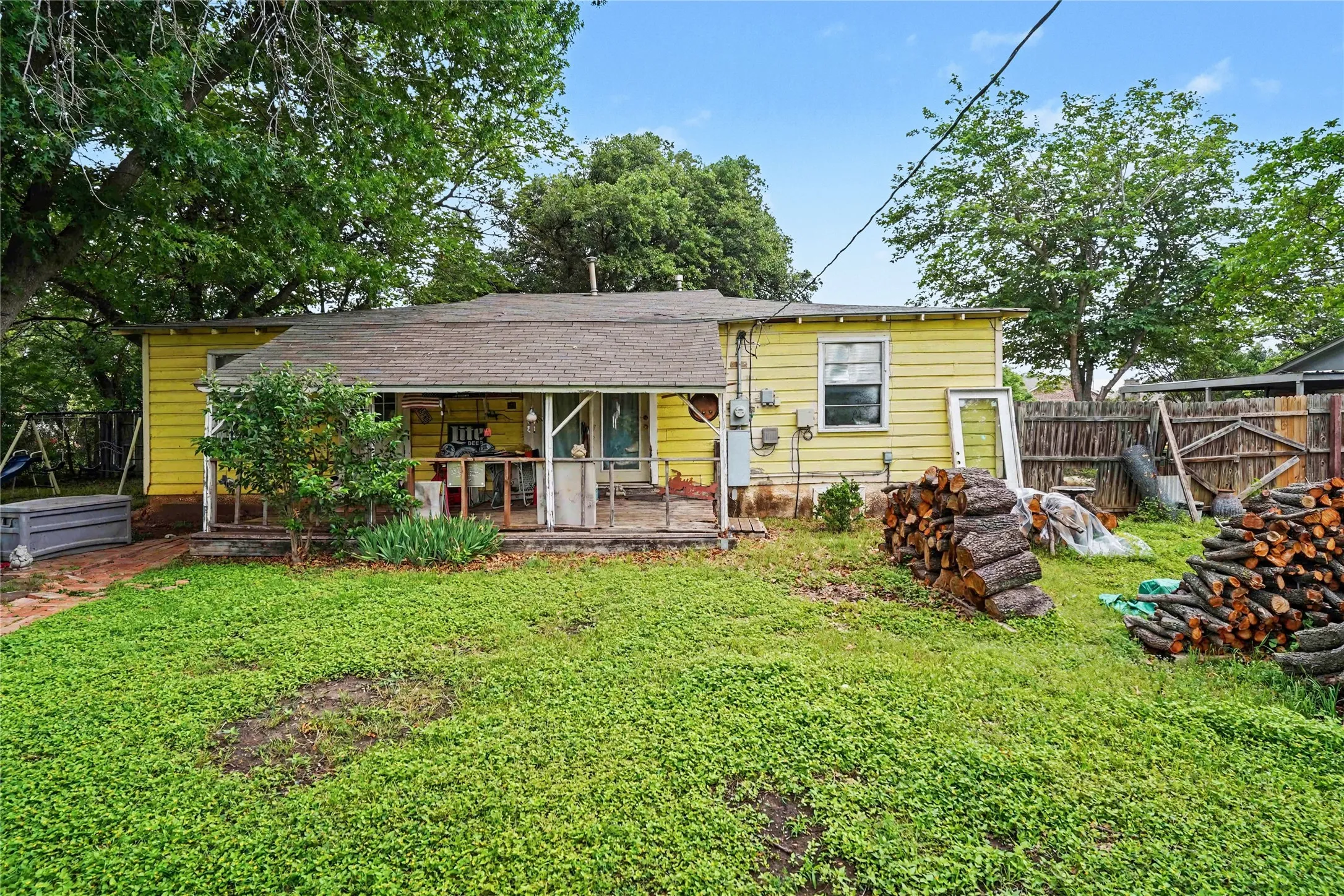 Single Family Residence For Sale in Tarrant County , 5700 Kennedy Street, Watauga, Texas 76148, 3 Bedroom, 1 Bathroom, Garage spaces, 1,320 Sqft, built in 1960, Preowned, mls#21244689, Real Estate Agent in Watauga, Homes For Sale in Tarrant county, Homes For Sale in Watauga, Realtor in Watauga Texas, Real Estate Brokerage Independent Realty Texas, Luminita Cordes Realtor