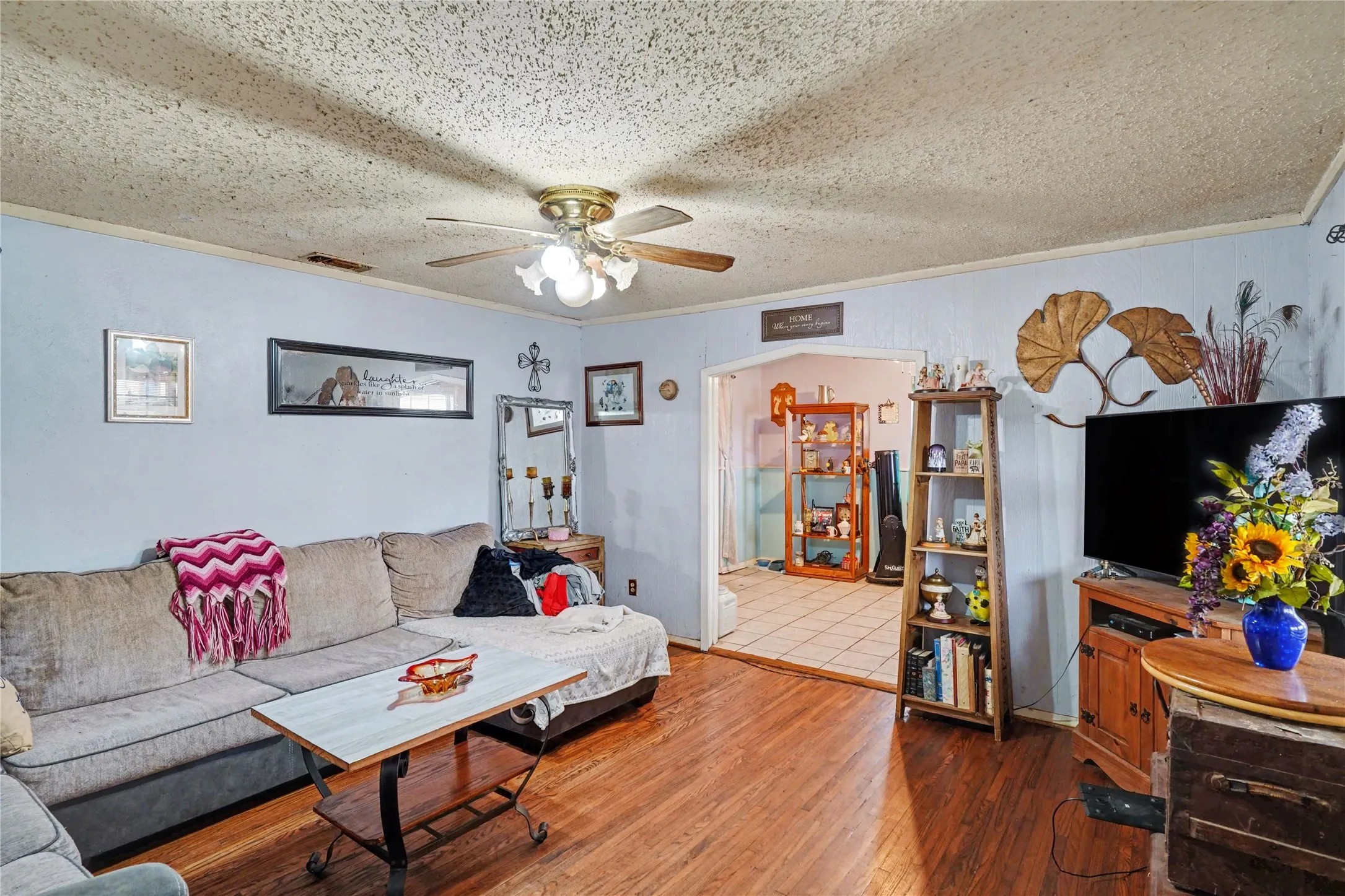 Single Family Residence For Sale in Tarrant County , 5700 Kennedy Street, Watauga, Texas 76148, 3 Bedroom, 1 Bathroom, Garage spaces, 1,320 Sqft, built in 1960, Preowned, mls#21244689, Real Estate Agent in Watauga, Homes For Sale in Tarrant county, Homes For Sale in Watauga, Realtor in Watauga Texas, Real Estate Brokerage Independent Realty Texas, Luminita Cordes Realtor