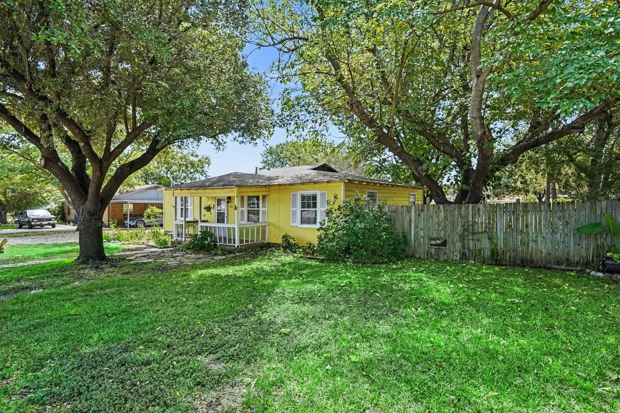Single Family Residence For Sale in Tarrant County , 5700 Kennedy Street, Watauga, Texas 76148, 3 Bedroom, 1 Bathroom, Garage spaces, 1,320 Sqft, built in 1960, Preowned, mls#21244689, Real Estate Agent in Watauga, Homes For Sale in Tarrant county, Homes For Sale in Watauga, Realtor in Watauga Texas, Real Estate Brokerage Independent Realty Texas, Luminita Cordes Realtor