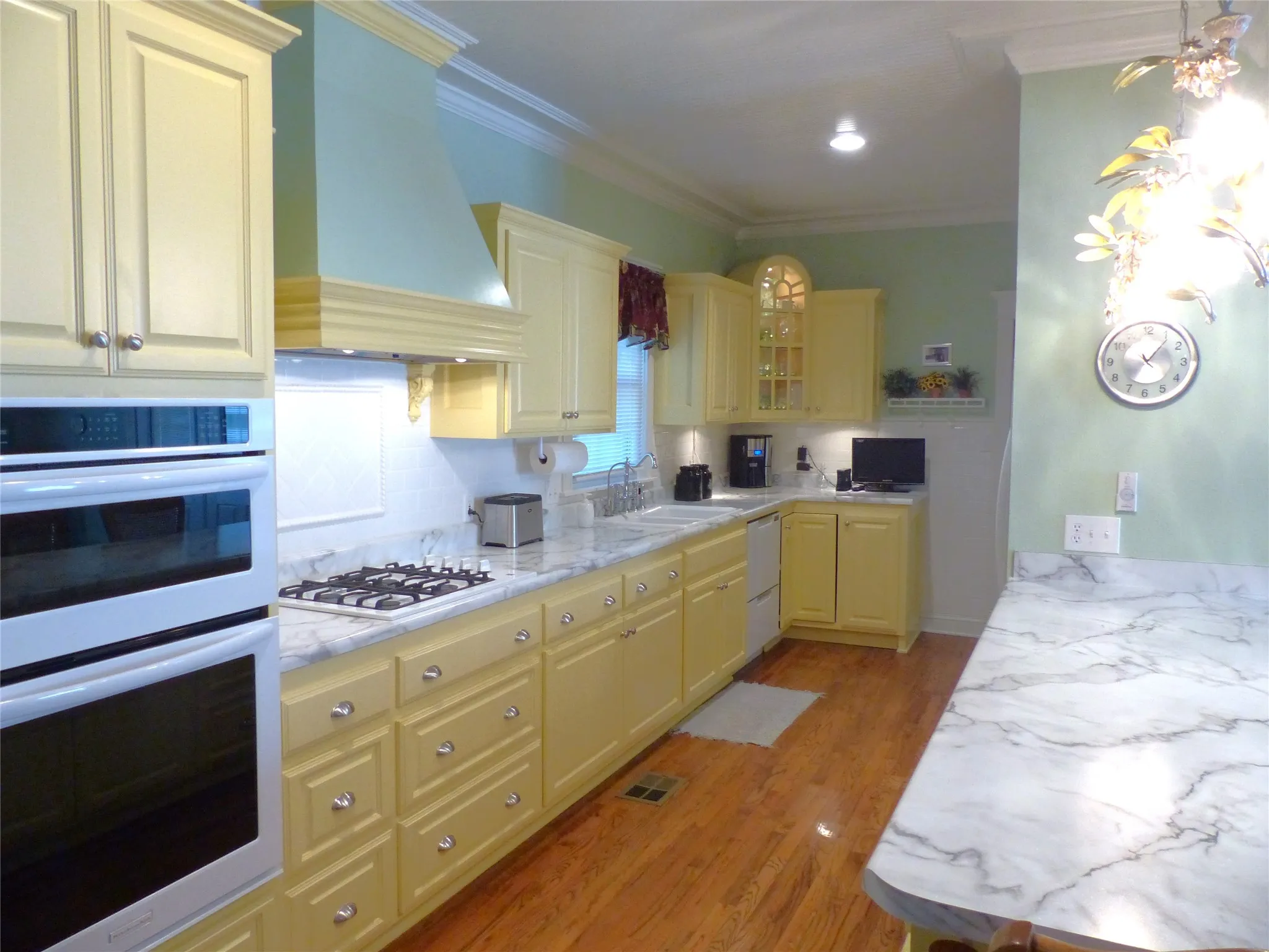 Single Family Residence For Sale in Mc Culloch County , 1408 S China, Brady, Texas 76825, 4 Bedroom, 4 Bathroom, 2 Garage spaces, 3,157 Sqft, built in 1942, mls#21244691, Real Estate Agent in Brady, Homes For Sale in Mc Culloch county, Homes For Sale in Brady, Realtor in Brady Texas, Real Estate Brokerage Independent Realty Texas, Luminita Cordes Realtor