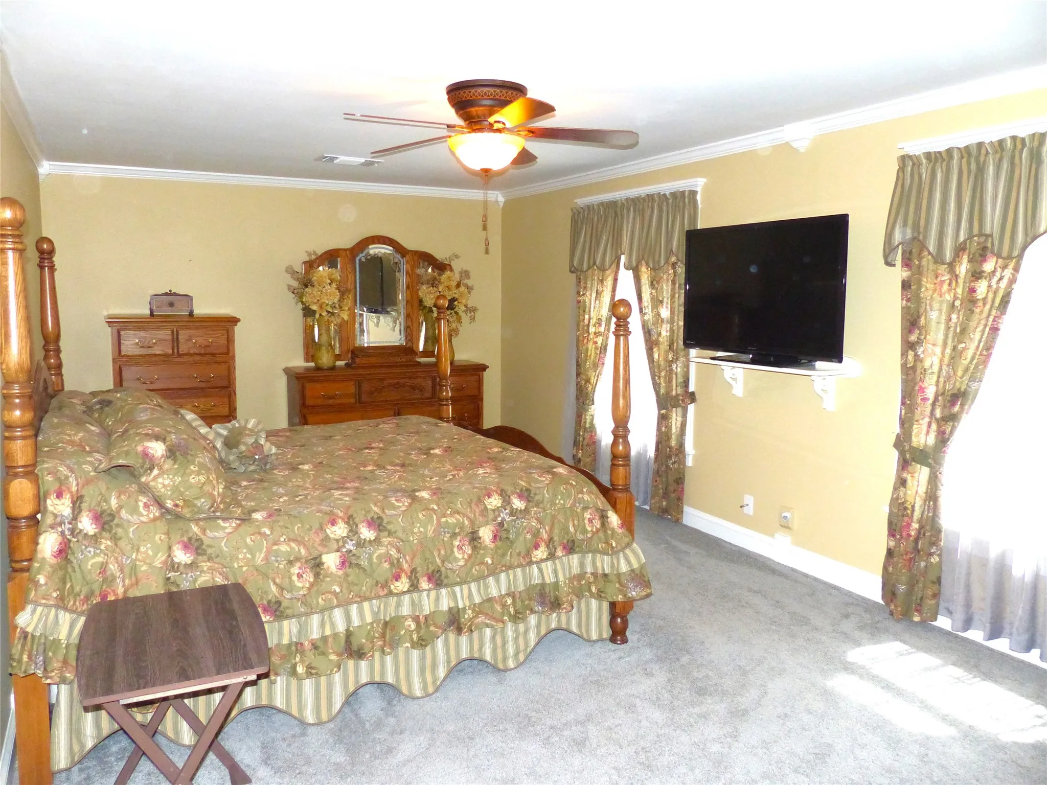 Single Family Residence For Sale in Mc Culloch County , 1408 S China, Brady, Texas 76825, 4 Bedroom, 4 Bathroom, 2 Garage spaces, 3,157 Sqft, built in 1942, mls#21244691, Real Estate Agent in Brady, Homes For Sale in Mc Culloch county, Homes For Sale in Brady, Realtor in Brady Texas, Real Estate Brokerage Independent Realty Texas, Luminita Cordes Realtor