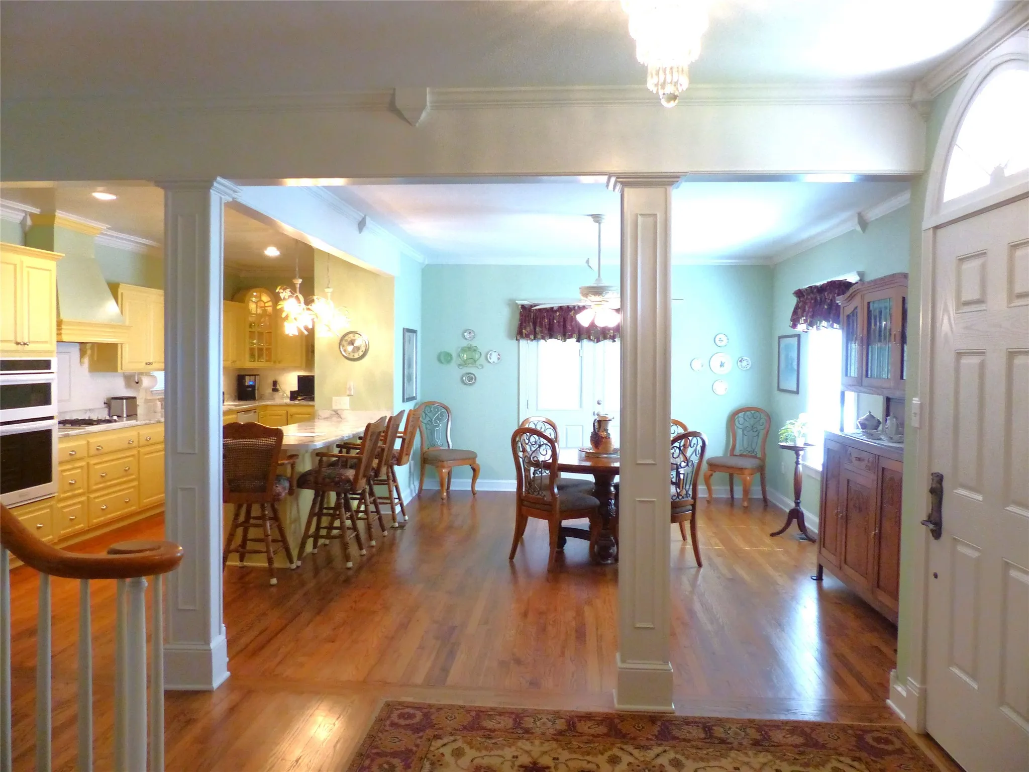 Single Family Residence For Sale in Mc Culloch County , 1408 S China, Brady, Texas 76825, 4 Bedroom, 4 Bathroom, 2 Garage spaces, 3,157 Sqft, built in 1942, mls#21244691, Real Estate Agent in Brady, Homes For Sale in Mc Culloch county, Homes For Sale in Brady, Realtor in Brady Texas, Real Estate Brokerage Independent Realty Texas, Luminita Cordes Realtor