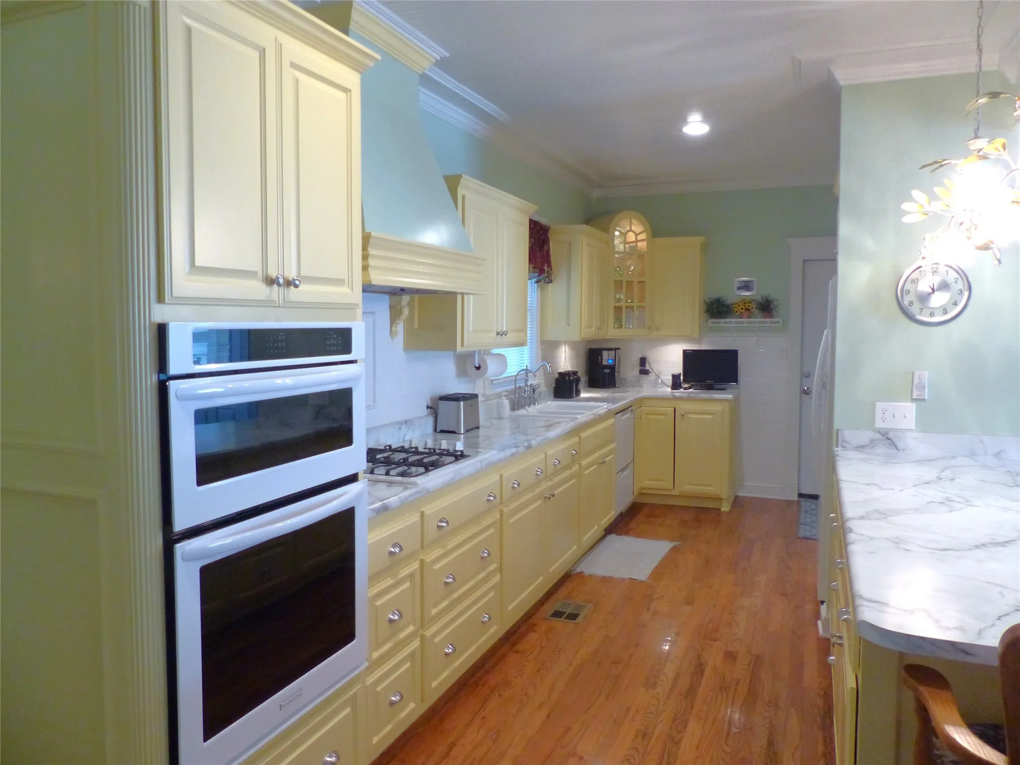 Single Family Residence For Sale in Mc Culloch County , 1408 S China, Brady, Texas 76825, 4 Bedroom, 4 Bathroom, 2 Garage spaces, 3,157 Sqft, built in 1942, mls#21244691, Real Estate Agent in Brady, Homes For Sale in Mc Culloch county, Homes For Sale in Brady, Realtor in Brady Texas, Real Estate Brokerage Independent Realty Texas, Luminita Cordes Realtor