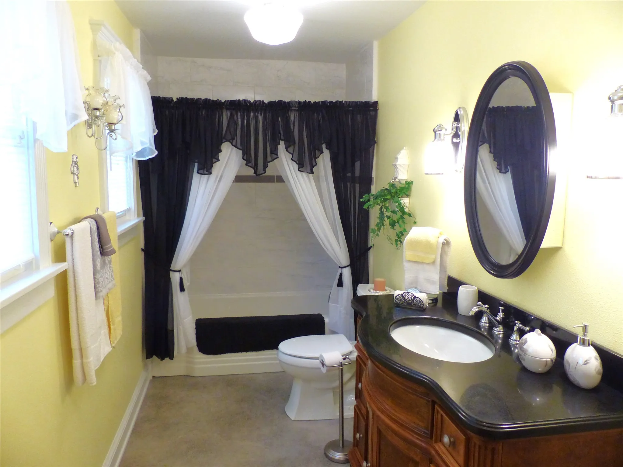Single Family Residence For Sale in Mc Culloch County , 1408 S China, Brady, Texas 76825, 4 Bedroom, 4 Bathroom, 2 Garage spaces, 3,157 Sqft, built in 1942, mls#21244691, Real Estate Agent in Brady, Homes For Sale in Mc Culloch county, Homes For Sale in Brady, Realtor in Brady Texas, Real Estate Brokerage Independent Realty Texas, Luminita Cordes Realtor
