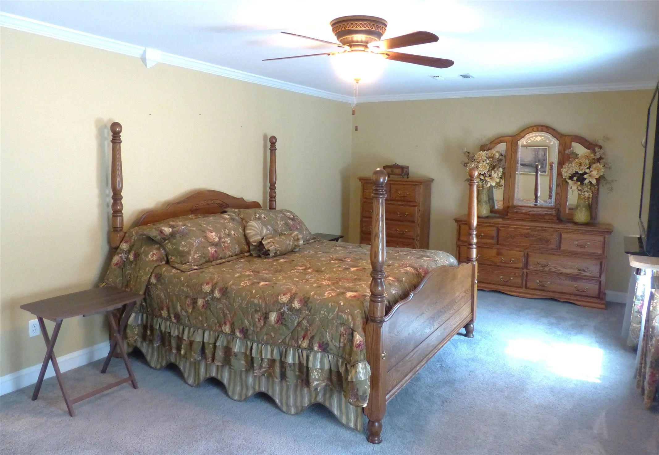 Single Family Residence For Sale in Mc Culloch County , 1408 S China, Brady, Texas 76825, 4 Bedroom, 4 Bathroom, 2 Garage spaces, 3,157 Sqft, built in 1942, mls#21244691, Real Estate Agent in Brady, Homes For Sale in Mc Culloch county, Homes For Sale in Brady, Realtor in Brady Texas, Real Estate Brokerage Independent Realty Texas, Luminita Cordes Realtor
