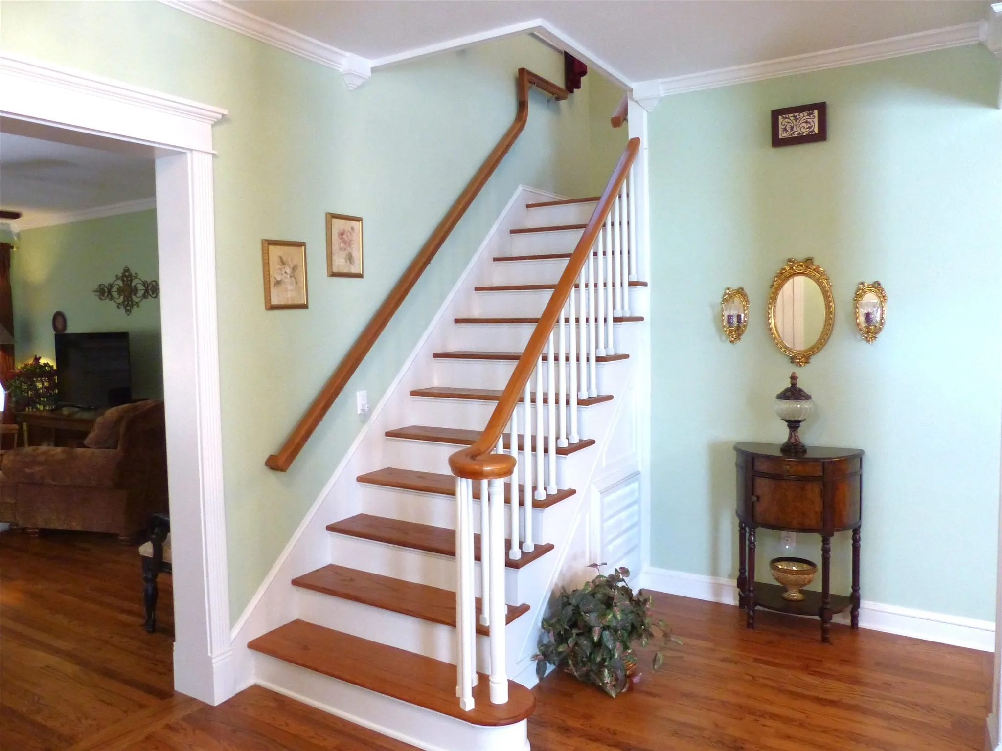 Single Family Residence For Sale in Mc Culloch County , 1408 S China, Brady, Texas 76825, 4 Bedroom, 4 Bathroom, 2 Garage spaces, 3,157 Sqft, built in 1942, mls#21244691, Real Estate Agent in Brady, Homes For Sale in Mc Culloch county, Homes For Sale in Brady, Realtor in Brady Texas, Real Estate Brokerage Independent Realty Texas, Luminita Cordes Realtor