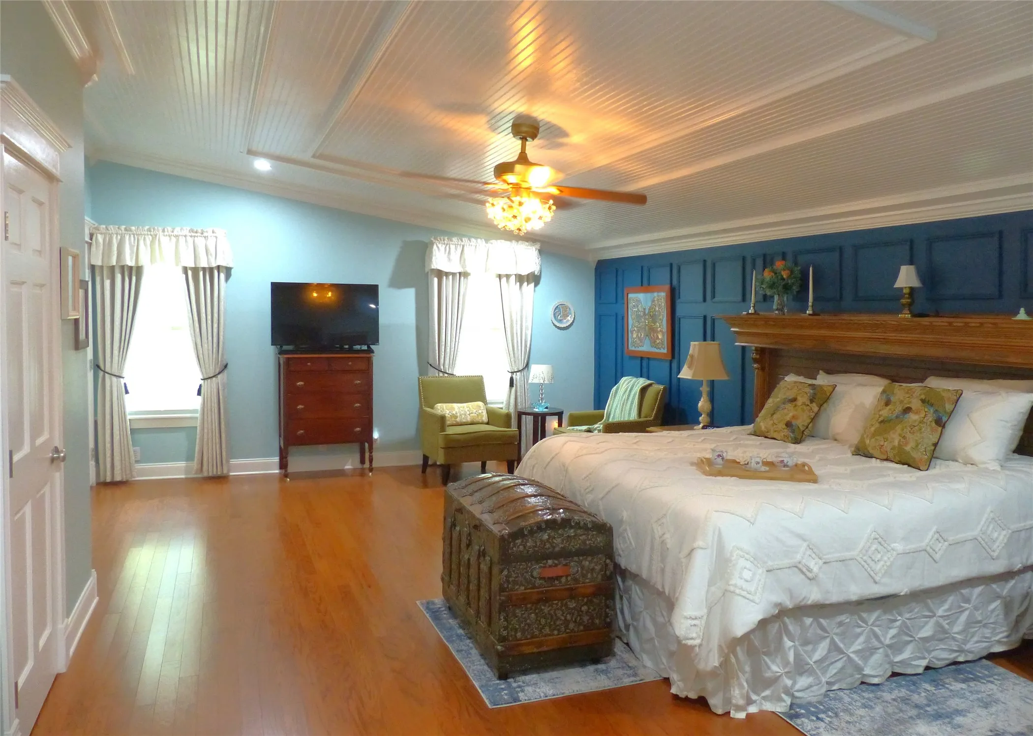 Single Family Residence For Sale in Mc Culloch County , 1408 S China, Brady, Texas 76825, 4 Bedroom, 4 Bathroom, 2 Garage spaces, 3,157 Sqft, built in 1942, mls#21244691, Real Estate Agent in Brady, Homes For Sale in Mc Culloch county, Homes For Sale in Brady, Realtor in Brady Texas, Real Estate Brokerage Independent Realty Texas, Luminita Cordes Realtor