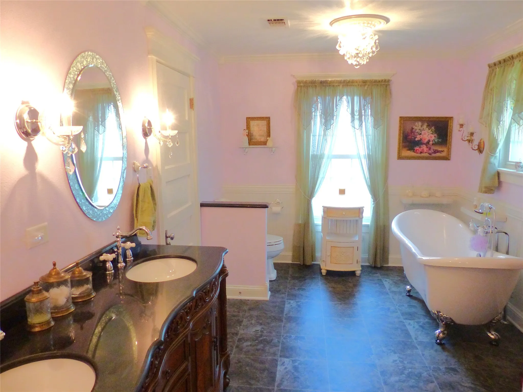 Single Family Residence For Sale in Mc Culloch County , 1408 S China, Brady, Texas 76825, 4 Bedroom, 4 Bathroom, 2 Garage spaces, 3,157 Sqft, built in 1942, mls#21244691, Real Estate Agent in Brady, Homes For Sale in Mc Culloch county, Homes For Sale in Brady, Realtor in Brady Texas, Real Estate Brokerage Independent Realty Texas, Luminita Cordes Realtor