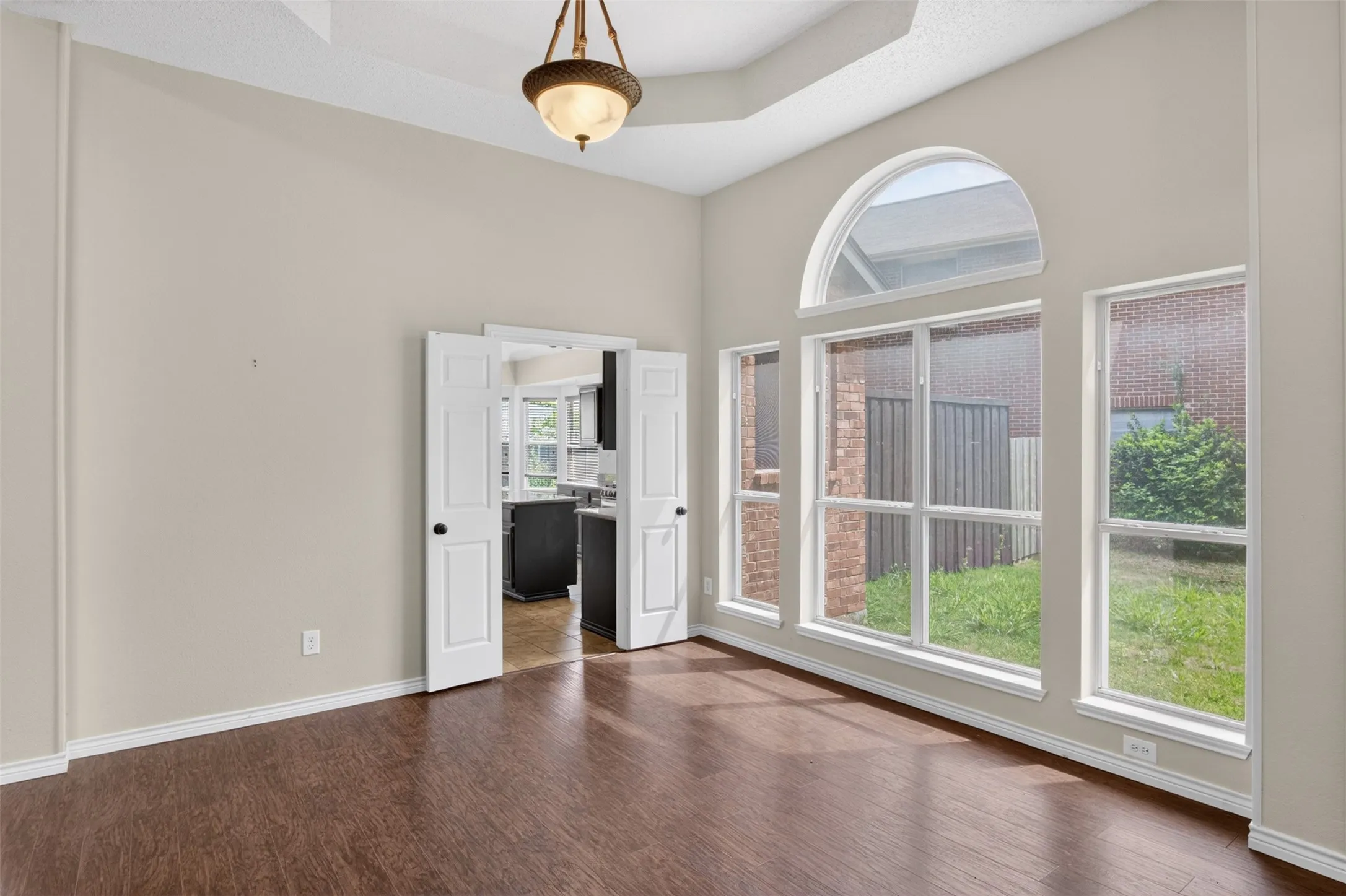 Single Family Residence For Sale in Dallas County , 2622 Covington Drive, Garland, Texas 75040, 3 Bedroom, 3 Bathroom, 2 Garage spaces, 2,451 Sqft, built in 1989, mls#21232408, Real Estate Agent in Garland, Homes For Sale in Dallas county, Homes For Sale in Garland, Realtor in Garland Texas, Real Estate Brokerage Independent Realty Texas, Luminita Cordes Realtor