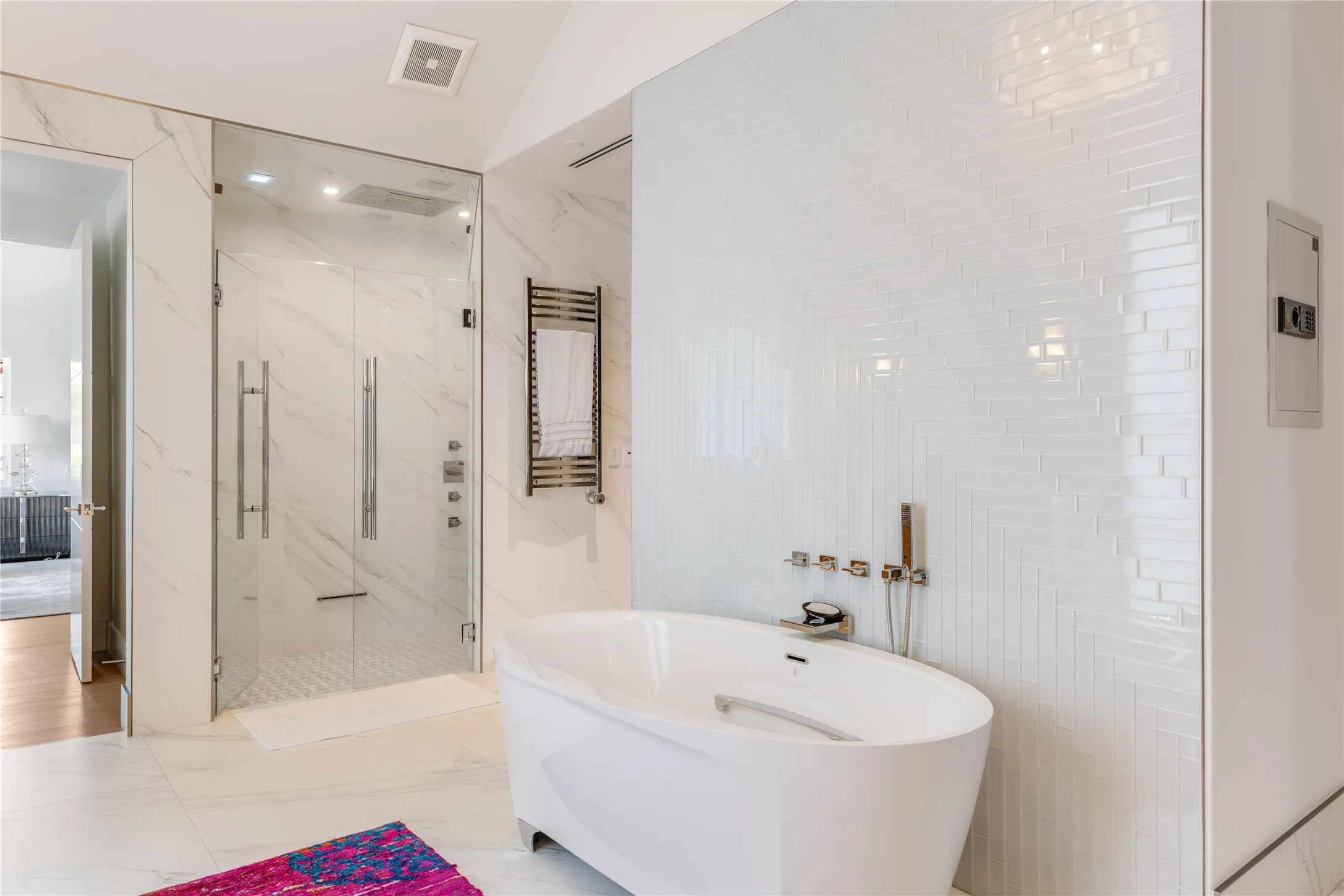 Single Family Residence For Sale in Dallas County , 6715 Golf Drive, University Park, Texas 75205, 6 Bedroom, 10 Bathroom, 4 Garage spaces, 9,517 Sqft, built in 2017, Preowned, mls#21242175, Real Estate Agent in University Park, Homes For Sale in Dallas county, Homes For Sale in University Park, Realtor in University Park Texas, Real Estate Brokerage Independent Realty Texas, Luminita Cordes Realtor