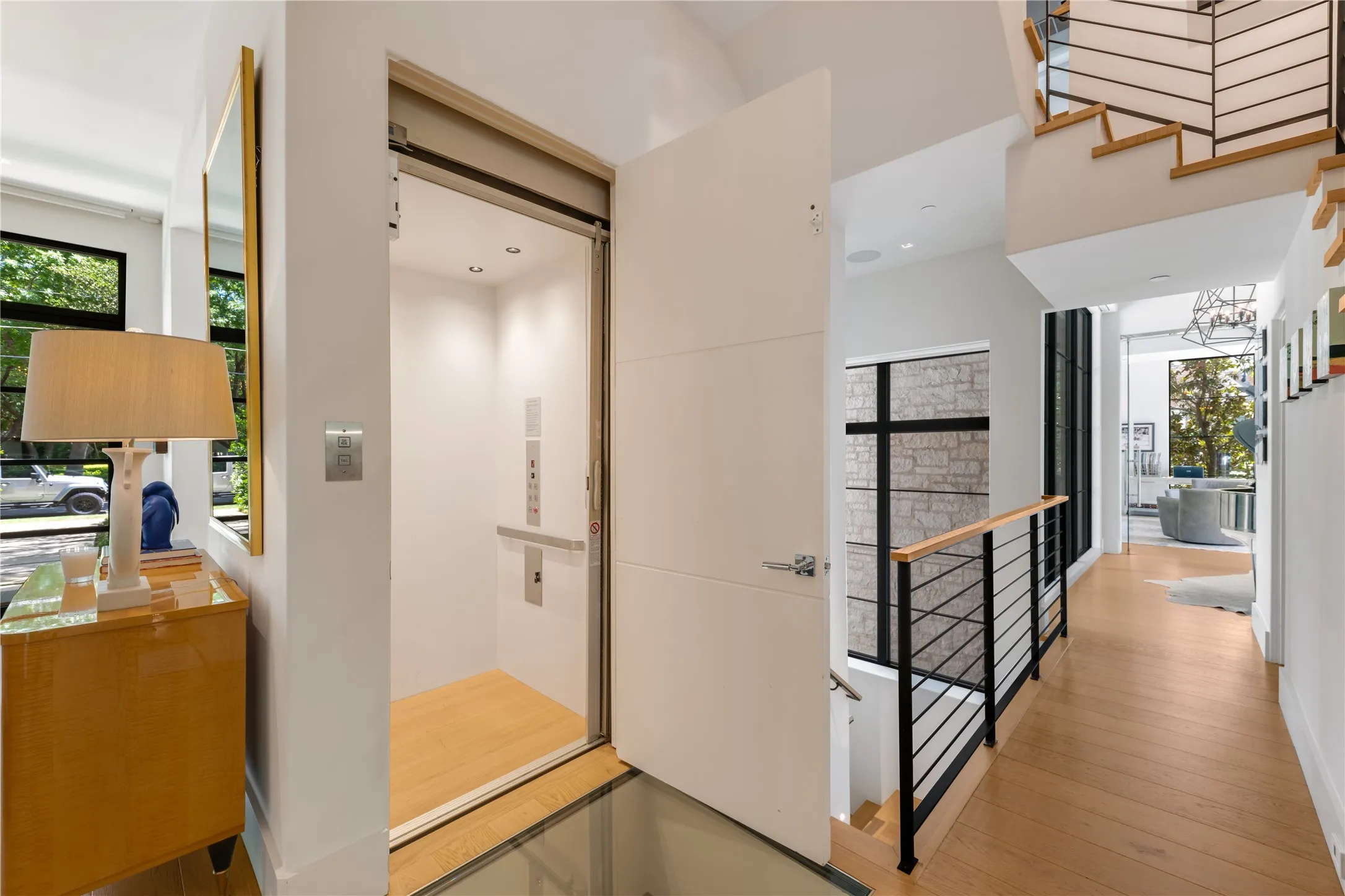 Single Family Residence For Sale in Dallas County , 6715 Golf Drive, University Park, Texas 75205, 6 Bedroom, 10 Bathroom, 4 Garage spaces, 9,517 Sqft, built in 2017, Preowned, mls#21242175, Real Estate Agent in University Park, Homes For Sale in Dallas county, Homes For Sale in University Park, Realtor in University Park Texas, Real Estate Brokerage Independent Realty Texas, Luminita Cordes Realtor