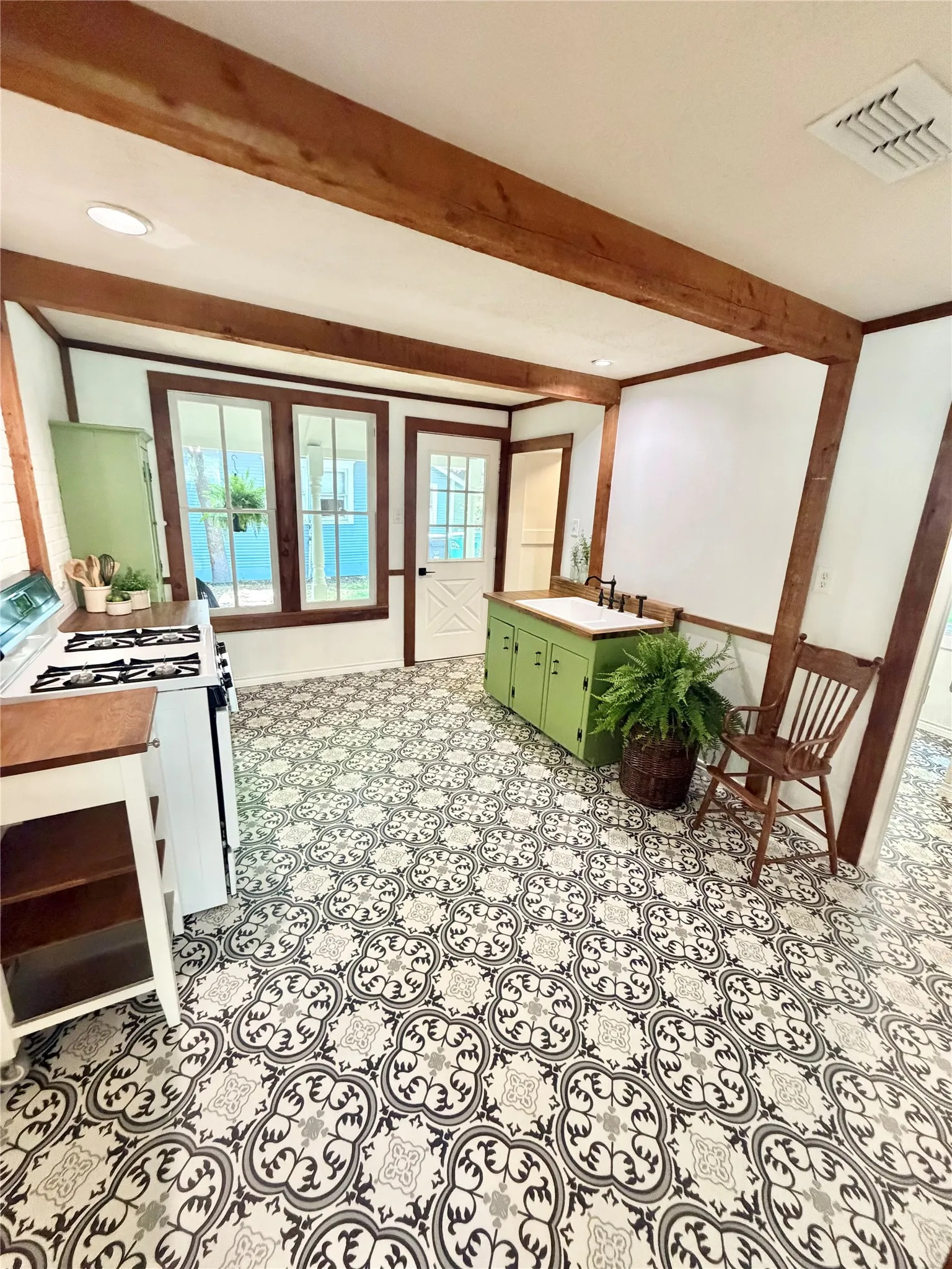 BEAUTIFUL FARM HOME STYLE ERA KITCHEN ....