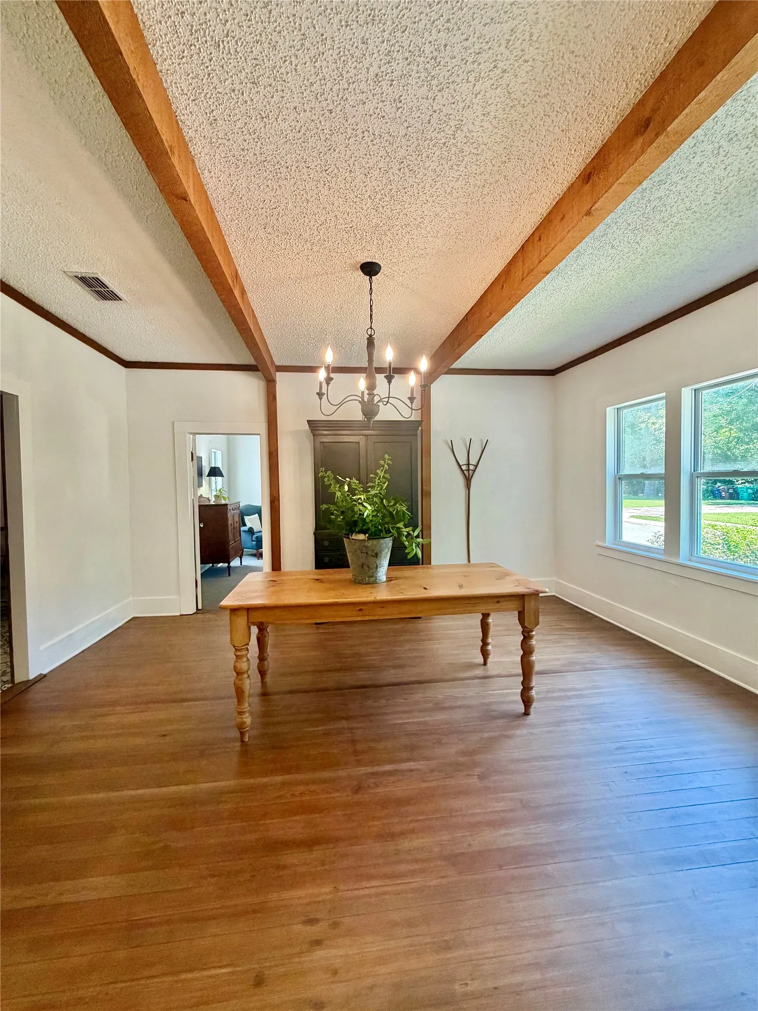 Single Family Residence For Sale in Denton County , 725 Bolivar Street, Denton, Texas 76201, 2 Bedroom, 1 Bathroom, Garage spaces, 1,176 Sqft, built in 1879, mls#21244575, Real Estate Agent in Denton, Homes For Sale in Denton county, Homes For Sale in Denton, Realtor in Denton Texas, Real Estate Brokerage Independent Realty Texas, Luminita Cordes Realtor