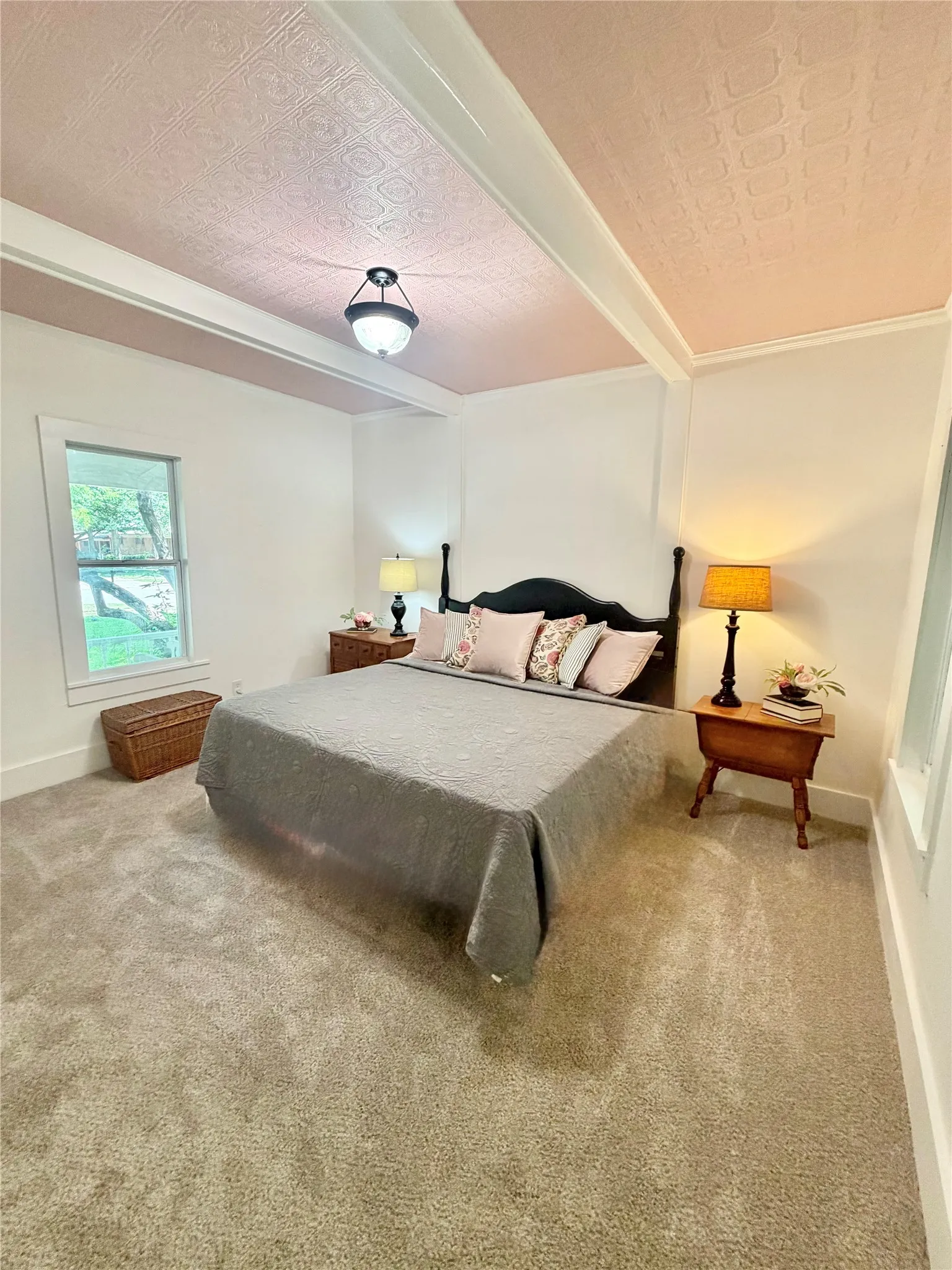 Single Family Residence For Sale in Denton County , 725 Bolivar Street, Denton, Texas 76201, 2 Bedroom, 1 Bathroom, Garage spaces, 1,176 Sqft, built in 1879, mls#21244575, Real Estate Agent in Denton, Homes For Sale in Denton county, Homes For Sale in Denton, Realtor in Denton Texas, Real Estate Brokerage Independent Realty Texas, Luminita Cordes Realtor