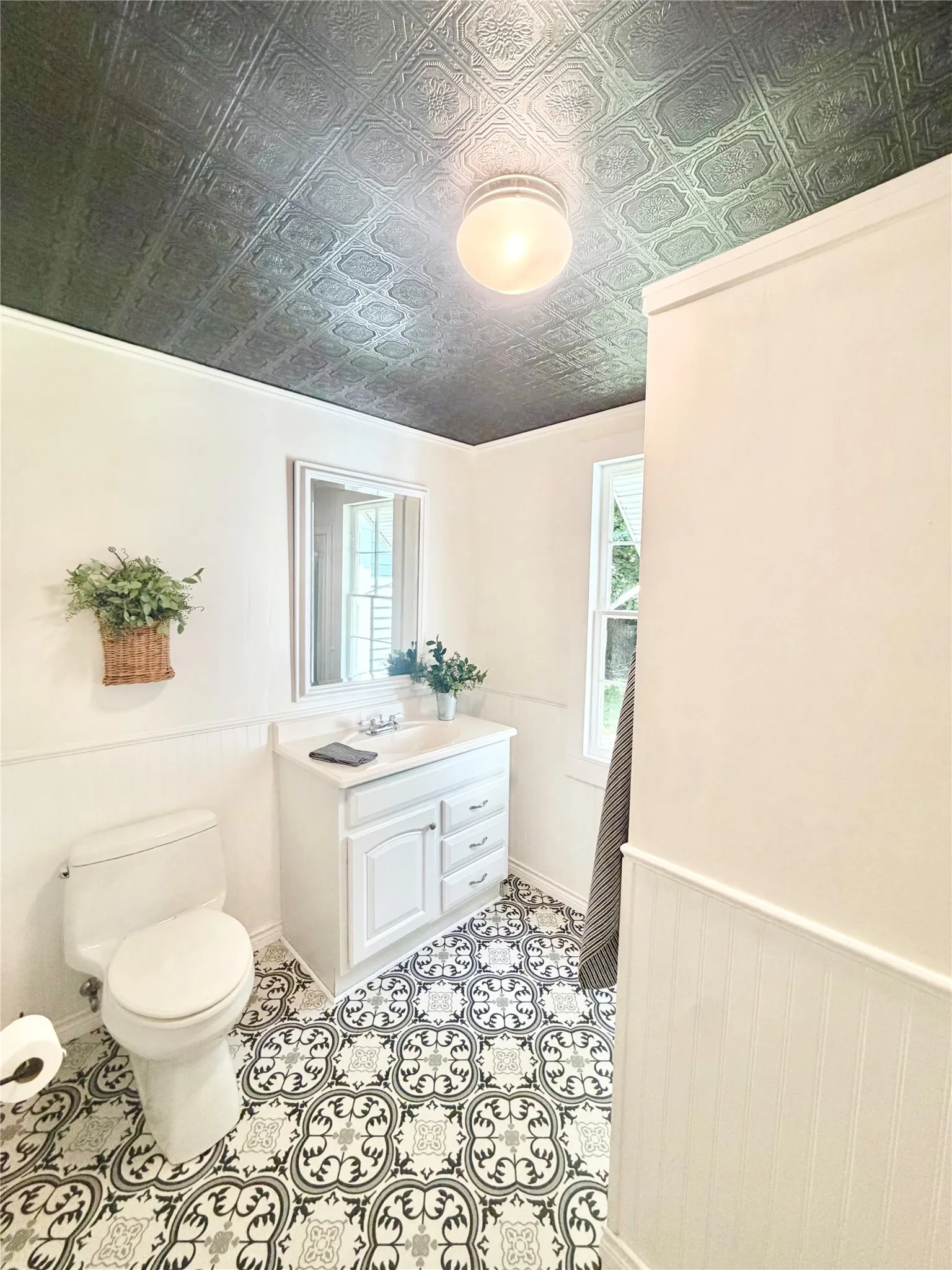 Single Family Residence For Sale in Denton County , 725 Bolivar Street, Denton, Texas 76201, 2 Bedroom, 1 Bathroom, Garage spaces, 1,176 Sqft, built in 1879, mls#21244575, Real Estate Agent in Denton, Homes For Sale in Denton county, Homes For Sale in Denton, Realtor in Denton Texas, Real Estate Brokerage Independent Realty Texas, Luminita Cordes Realtor