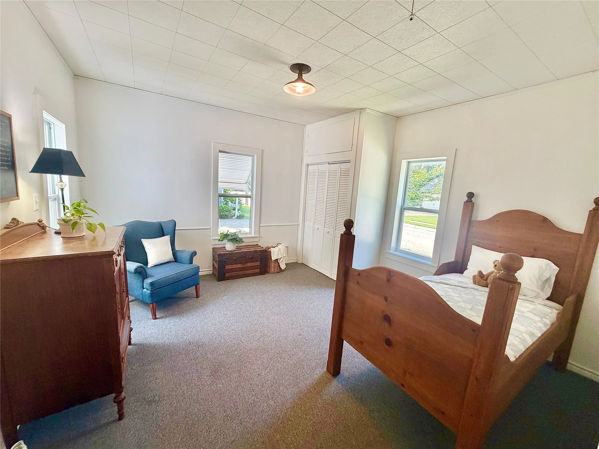 Single Family Residence For Sale in Denton County , 725 Bolivar Street, Denton, Texas 76201, 2 Bedroom, 1 Bathroom, Garage spaces, 1,176 Sqft, built in 1879, mls#21244575, Real Estate Agent in Denton, Homes For Sale in Denton county, Homes For Sale in Denton, Realtor in Denton Texas, Real Estate Brokerage Independent Realty Texas, Luminita Cordes Realtor