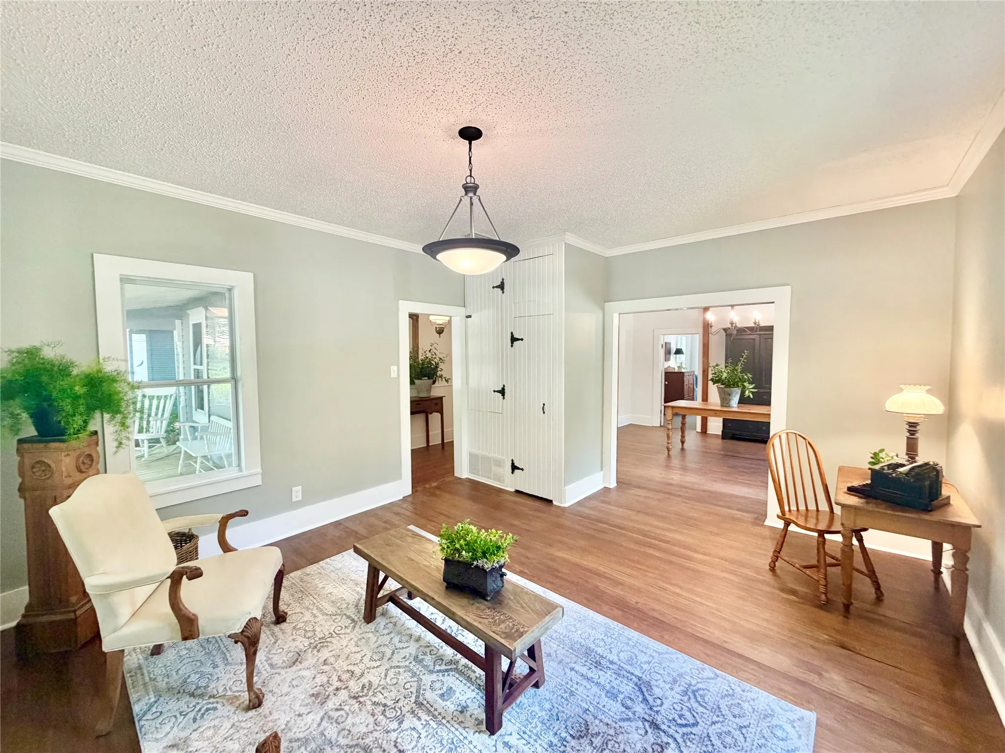 SPACIOUS LIVING FEATURES ORIGINAL HARDWOOD FLOORS