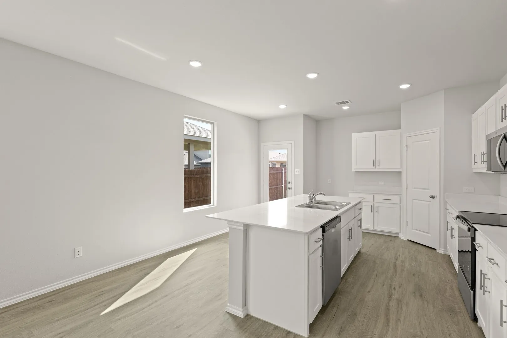 10. 1702 Potomac - Kitchen (2)