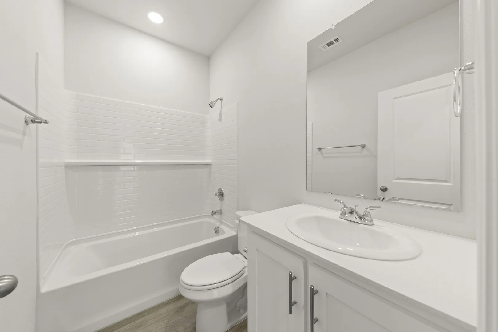 18. 1702 Potomac - 2ND Bath