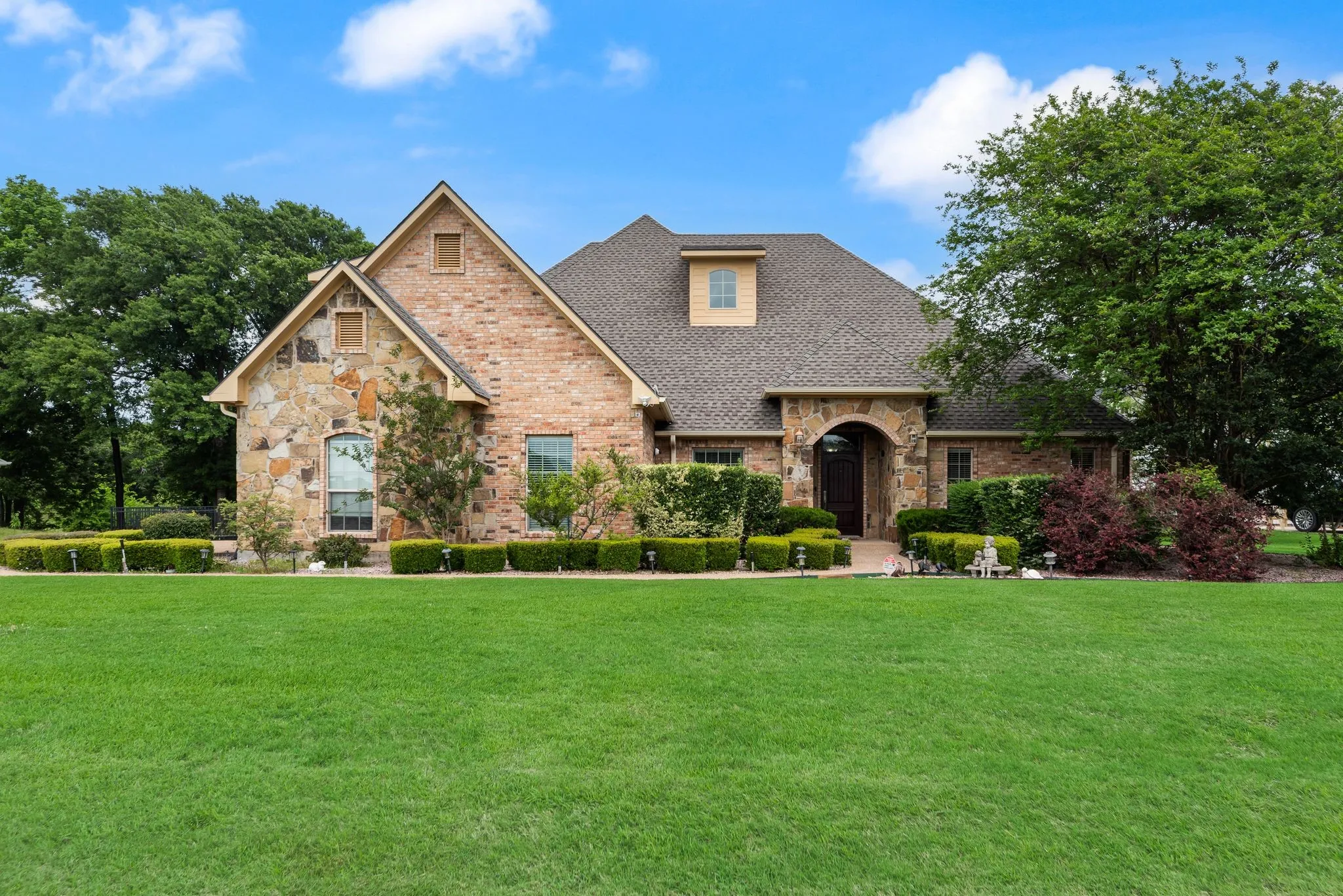 Single Family Residence For Sale in Navarro County , 205 Canal Street, Corsicana, Texas 75109, 5 Bedroom, 4 Bathroom, 2 Garage spaces, 3,011 Sqft, built in 2009, mls#21215803, Real Estate Agent in Corsicana, Homes For Sale in Navarro county, Homes For Sale in Corsicana, Realtor in Corsicana Texas, Real Estate Brokerage Independent Realty Texas, Luminita Cordes Realtor