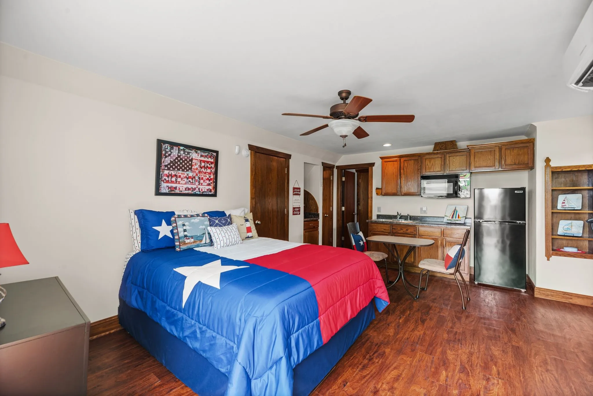 Single Family Residence For Sale in Navarro County , 205 Canal Street, Corsicana, Texas 75109, 5 Bedroom, 4 Bathroom, 2 Garage spaces, 3,011 Sqft, built in 2009, mls#21215803, Real Estate Agent in Corsicana, Homes For Sale in Navarro county, Homes For Sale in Corsicana, Realtor in Corsicana Texas, Real Estate Brokerage Independent Realty Texas, Luminita Cordes Realtor